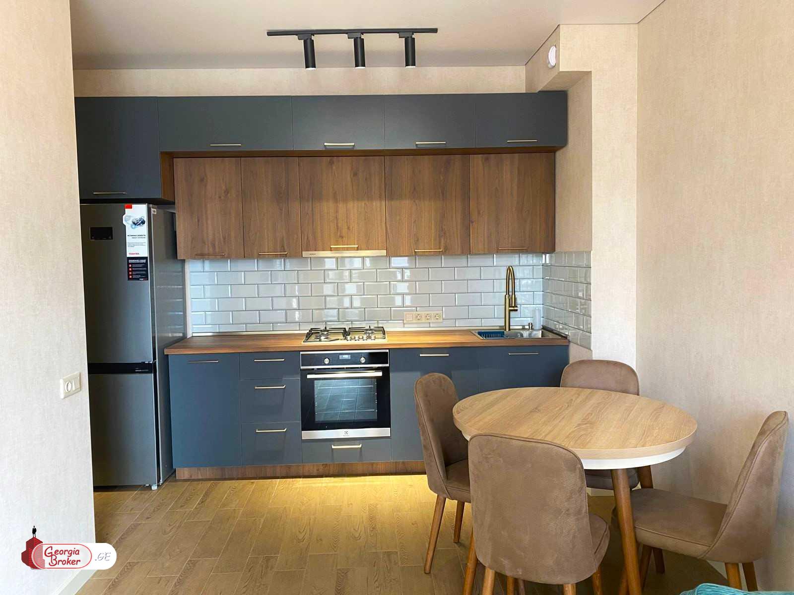 в аренду квартира с новым ремонтом 3-комнаты