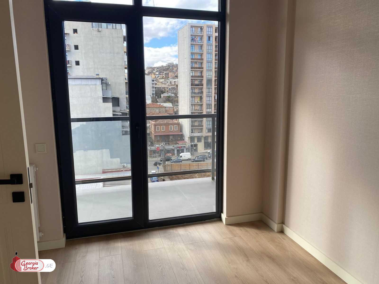 в аренду квартира с новым ремонтом 3-комнаты