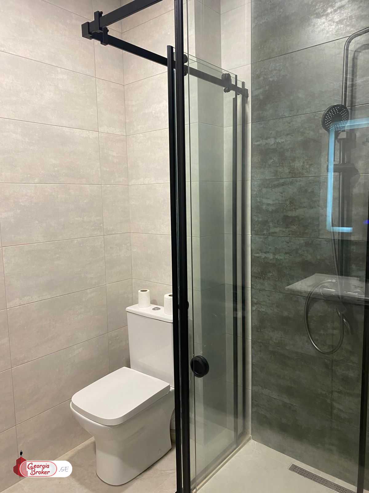 в аренду квартира с новым ремонтом 3-комнаты