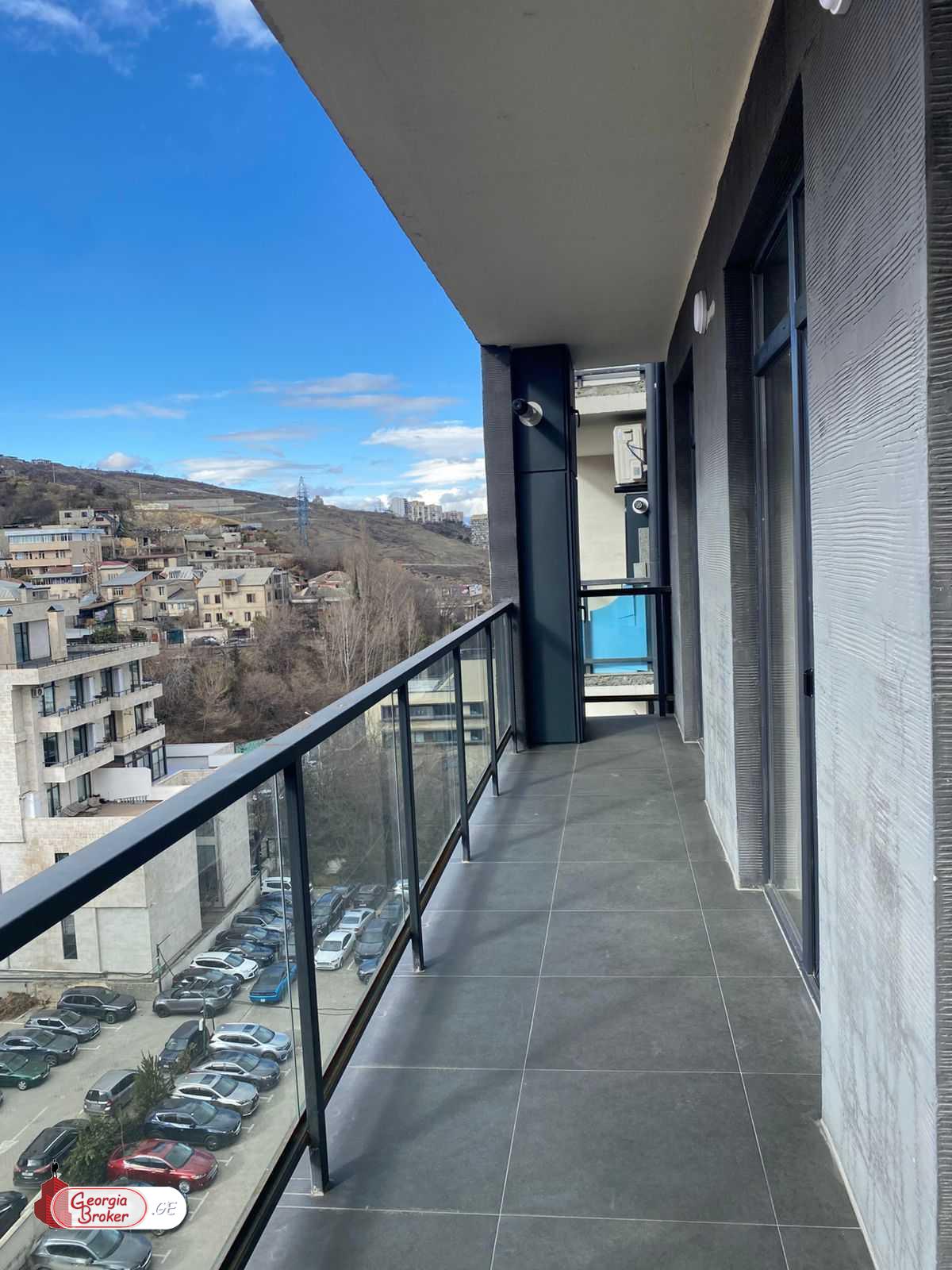 в аренду квартира с новым ремонтом 3-комнаты