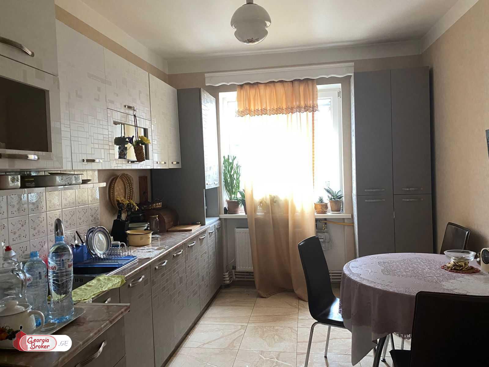 იყიდება ახალი გარემონტებული 3 ოთახიანი ბინა