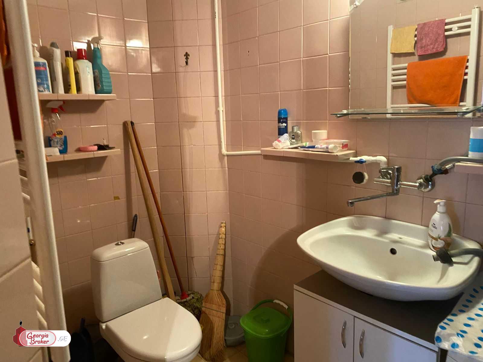 იყიდება ახალი გარემონტებული 3 ოთახიანი ბინა