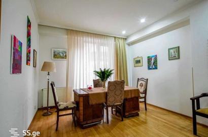 იყიდება ახალი გარემონტებული 5 ოთახიანი ბინა