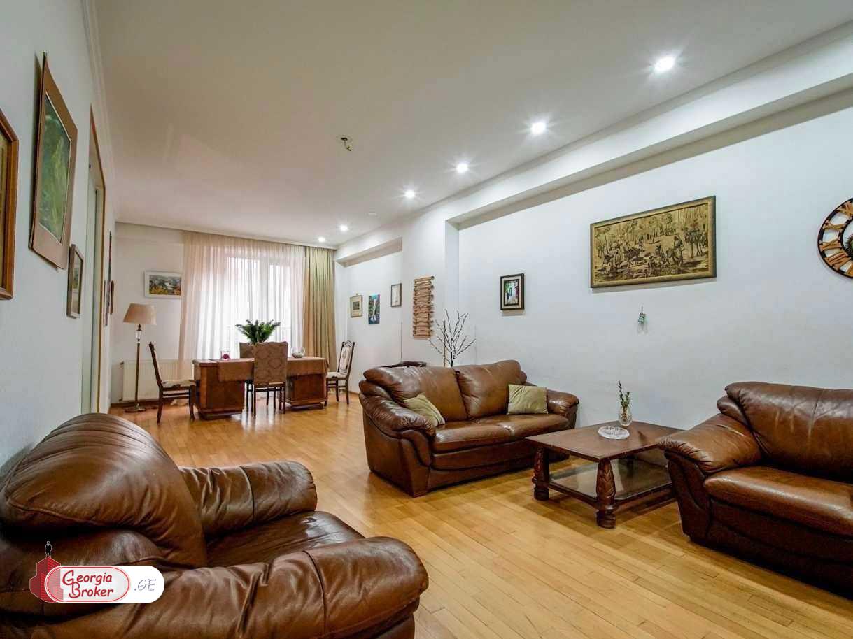 იყიდება ახალი გარემონტებული 5 ოთახიანი ბინა