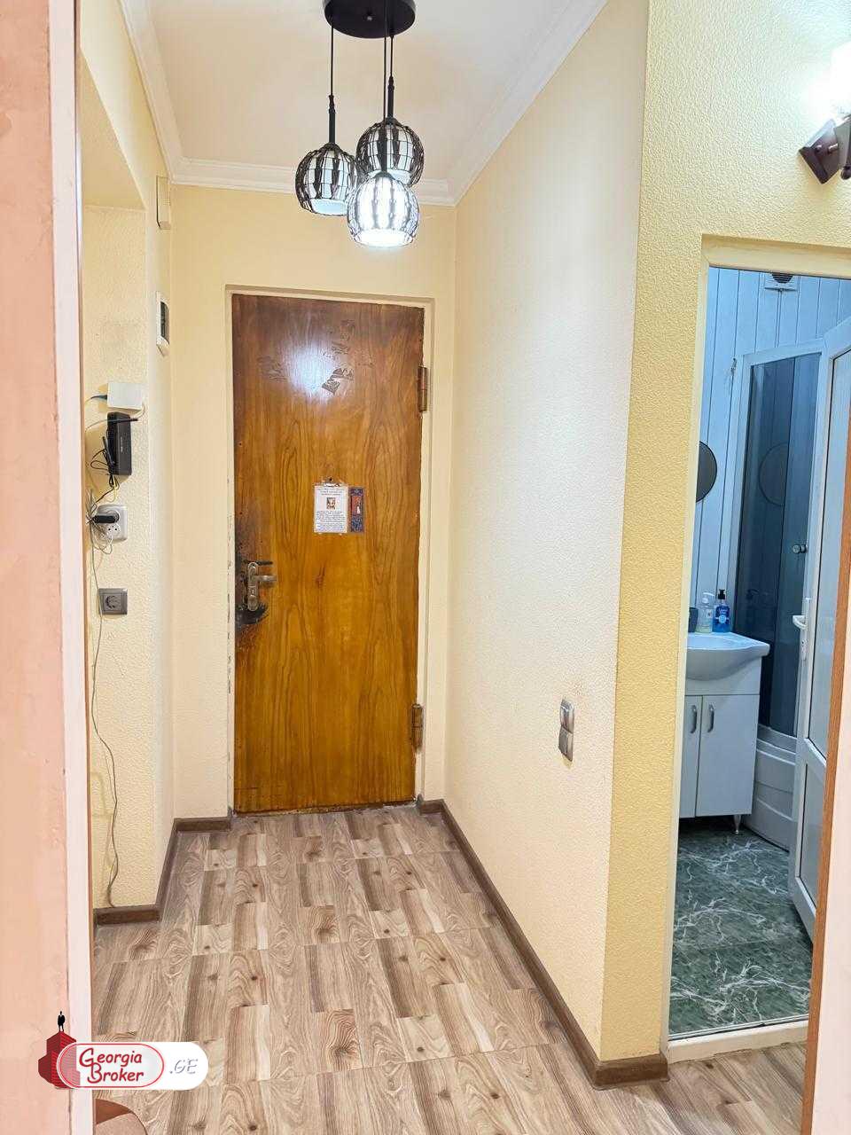 იყიდება ახალი გარემონტებული 3 ოთახიანი ბინა