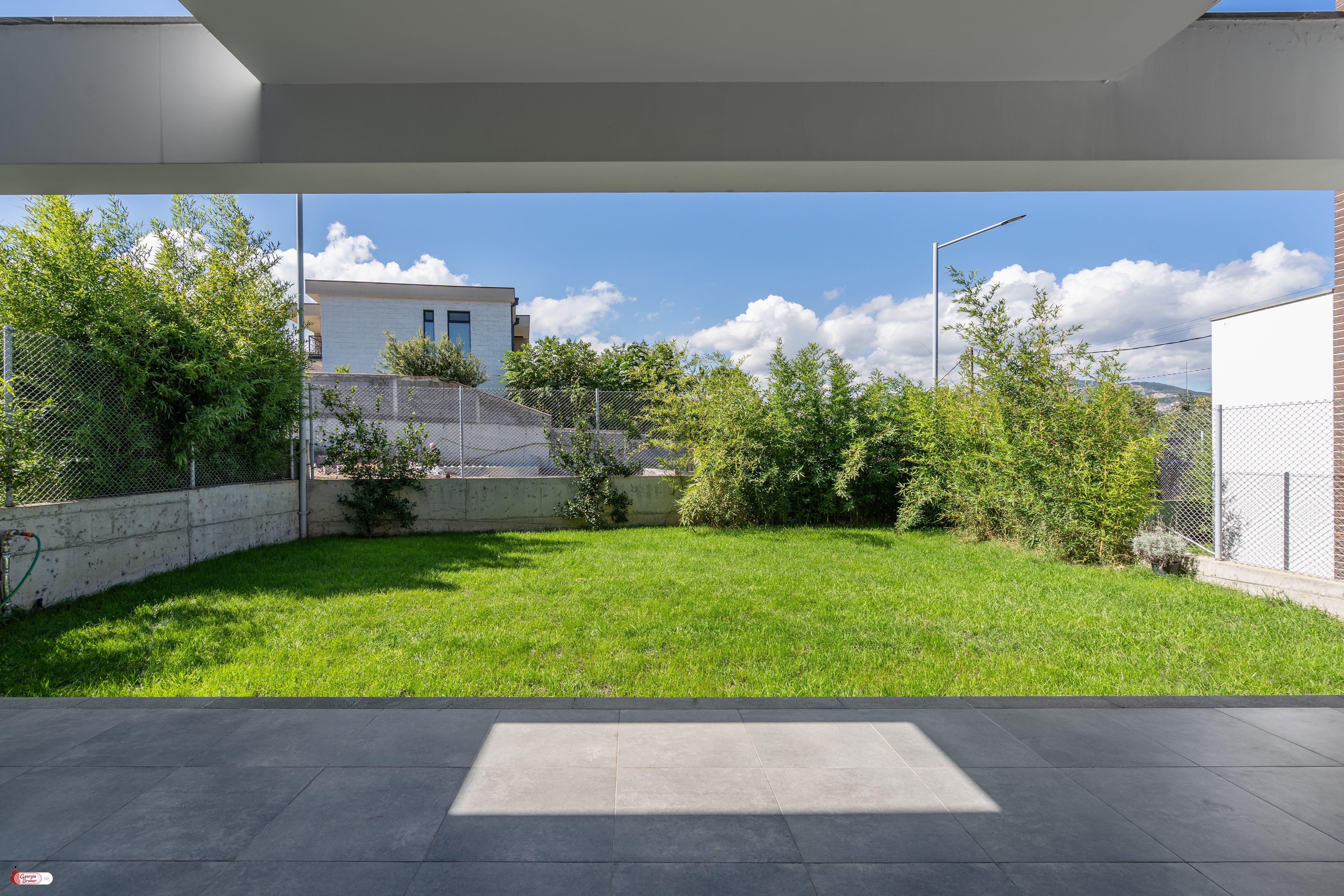 იყიდება ახალი გარემონტებული 8 ოთახიანი სახლი