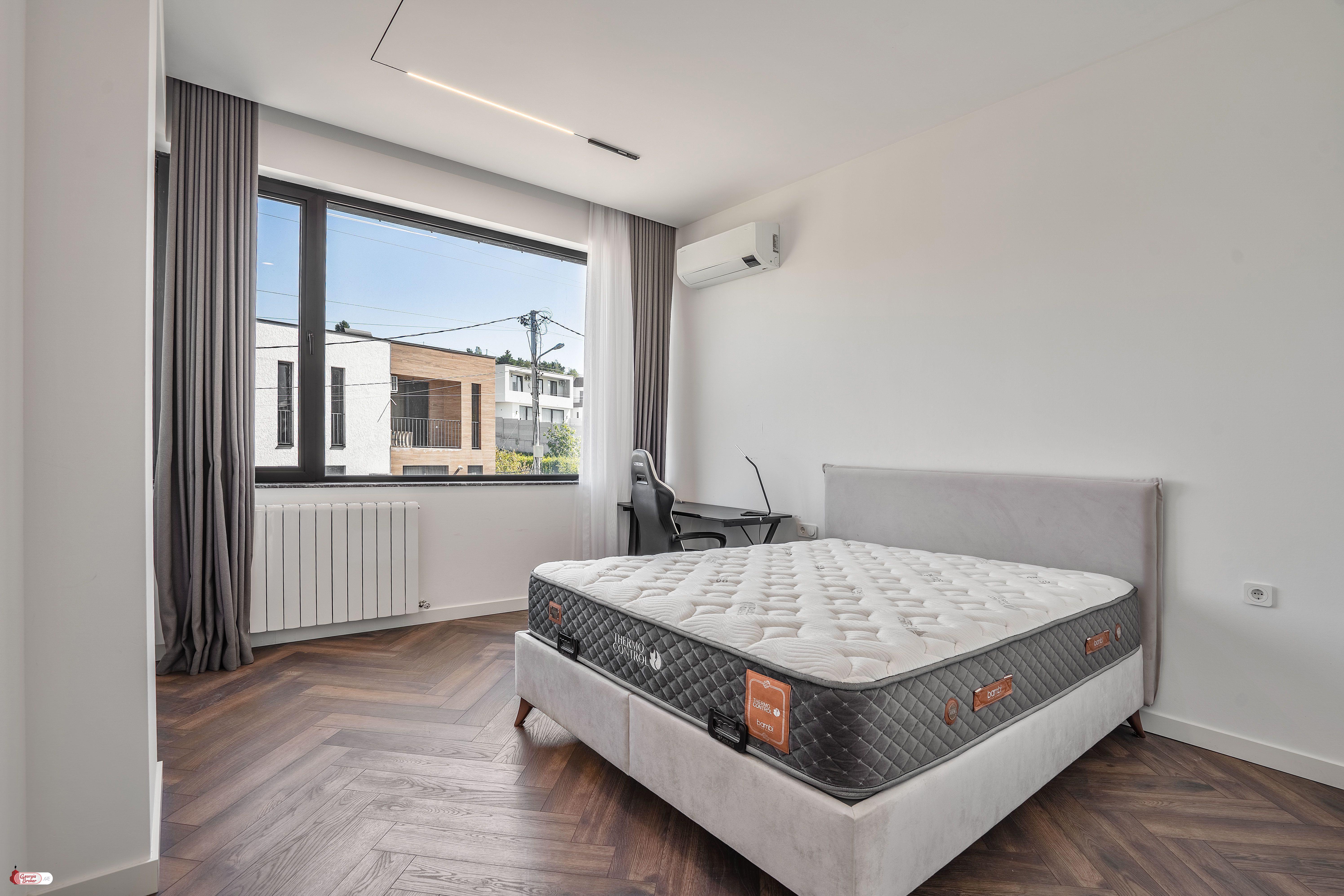 იყიდება ახალი გარემონტებული 8 ოთახიანი სახლი