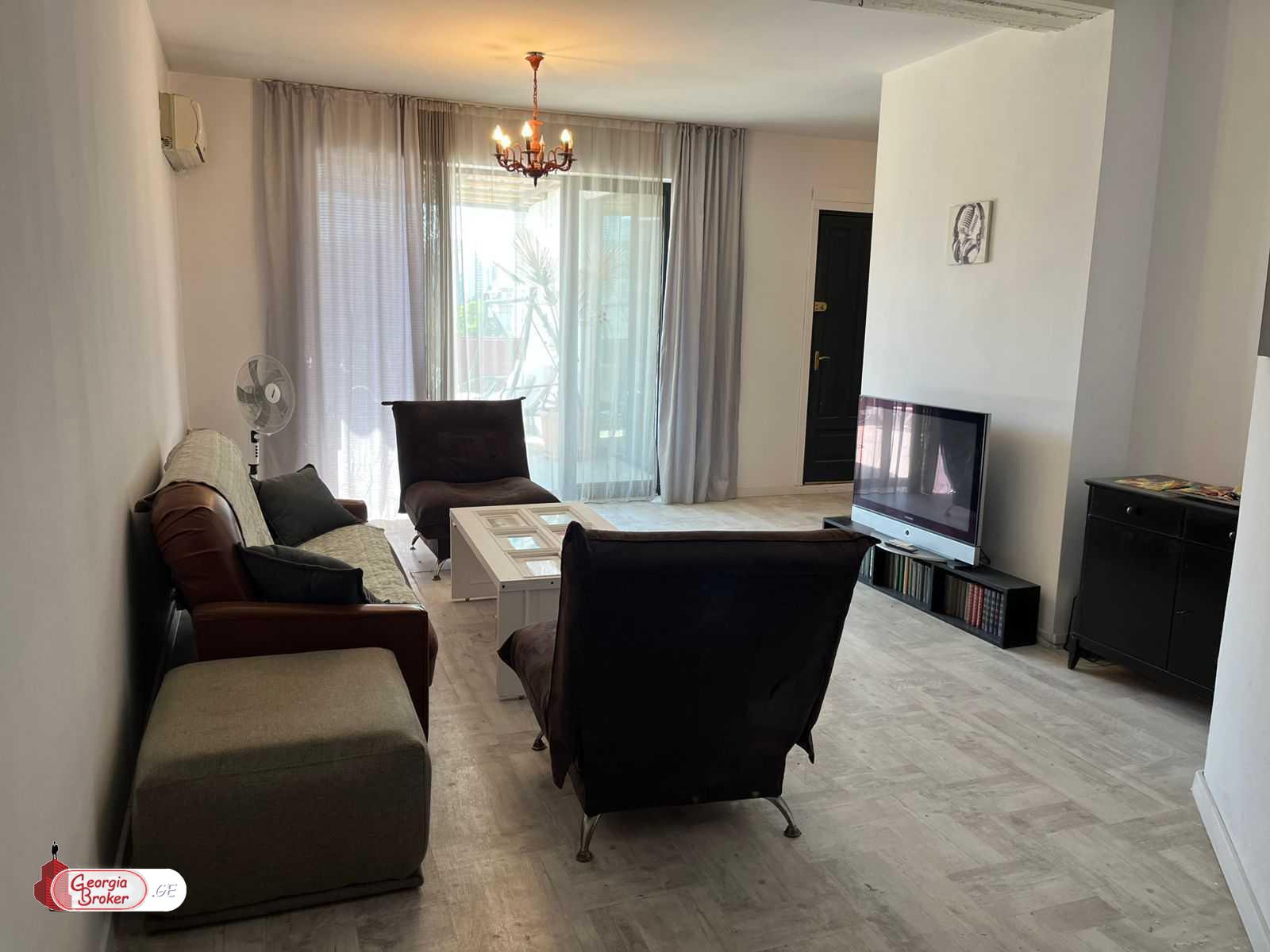 იყიდება ახალი გარემონტებული 4 ოთახიანი ბინა