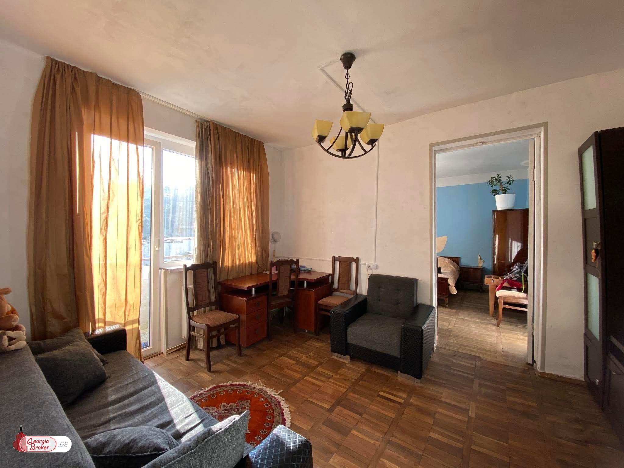 продается квартира с новым ремонтом 4-комнаты