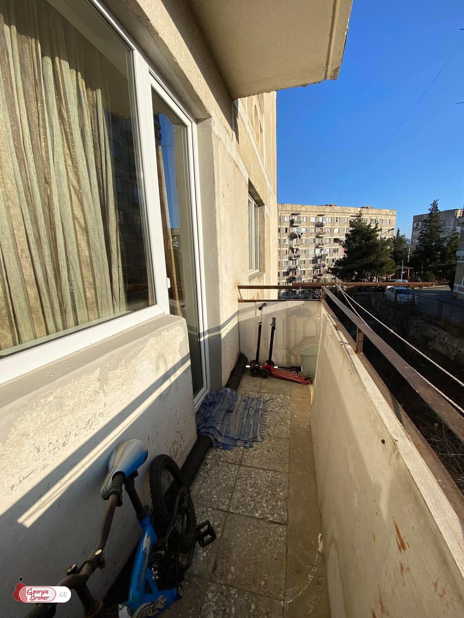 продается квартира с новым ремонтом 4-комнаты