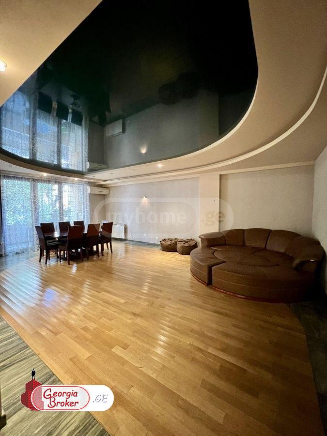 nearly repaired 6-room apartment for sale