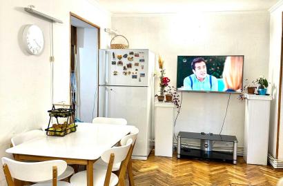 продается квартира со старым ремонтом 3-комнаты