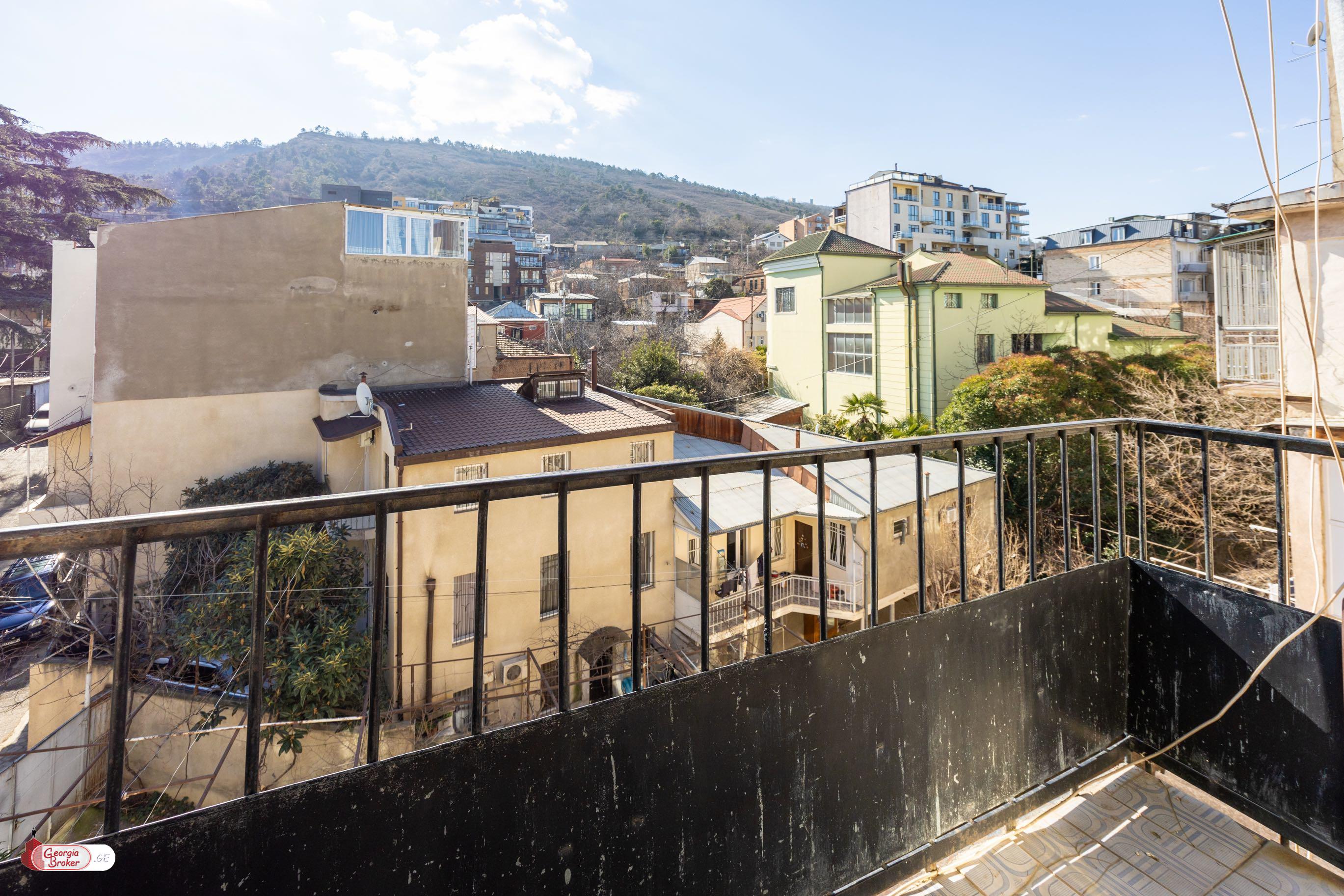 old repaired 5-room apartment for sale