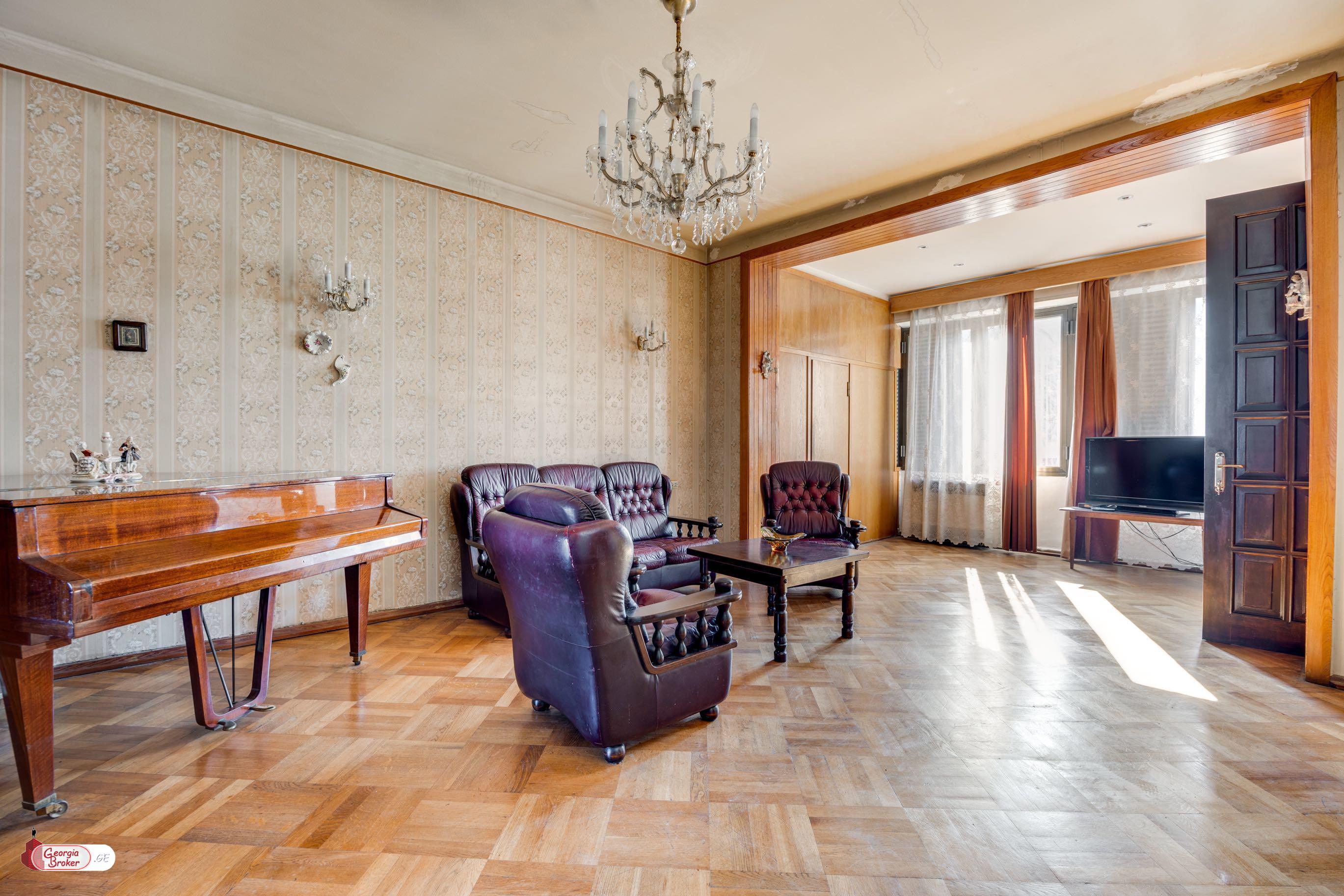 old repaired 5-room apartment for sale