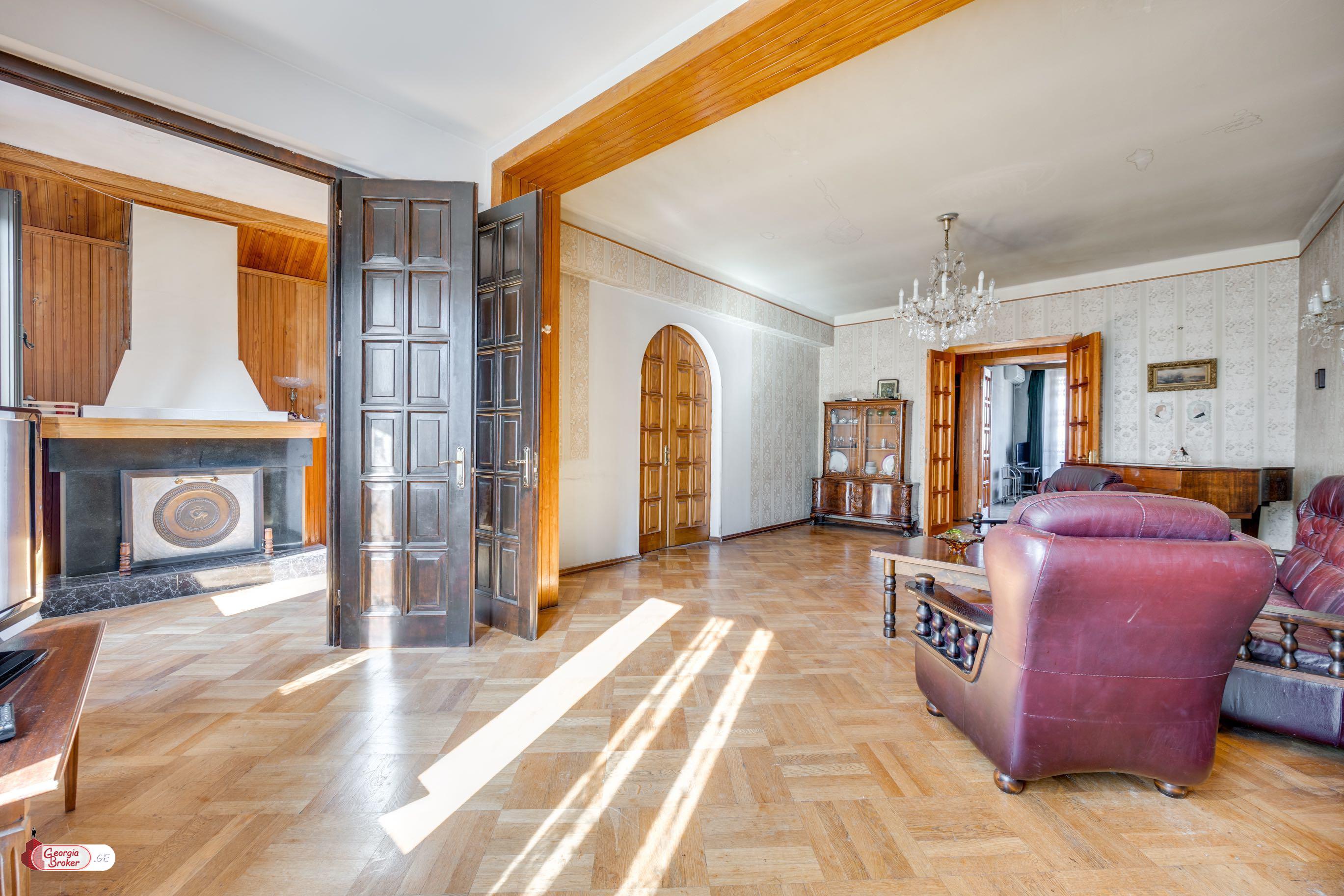 old repaired 5-room apartment for sale