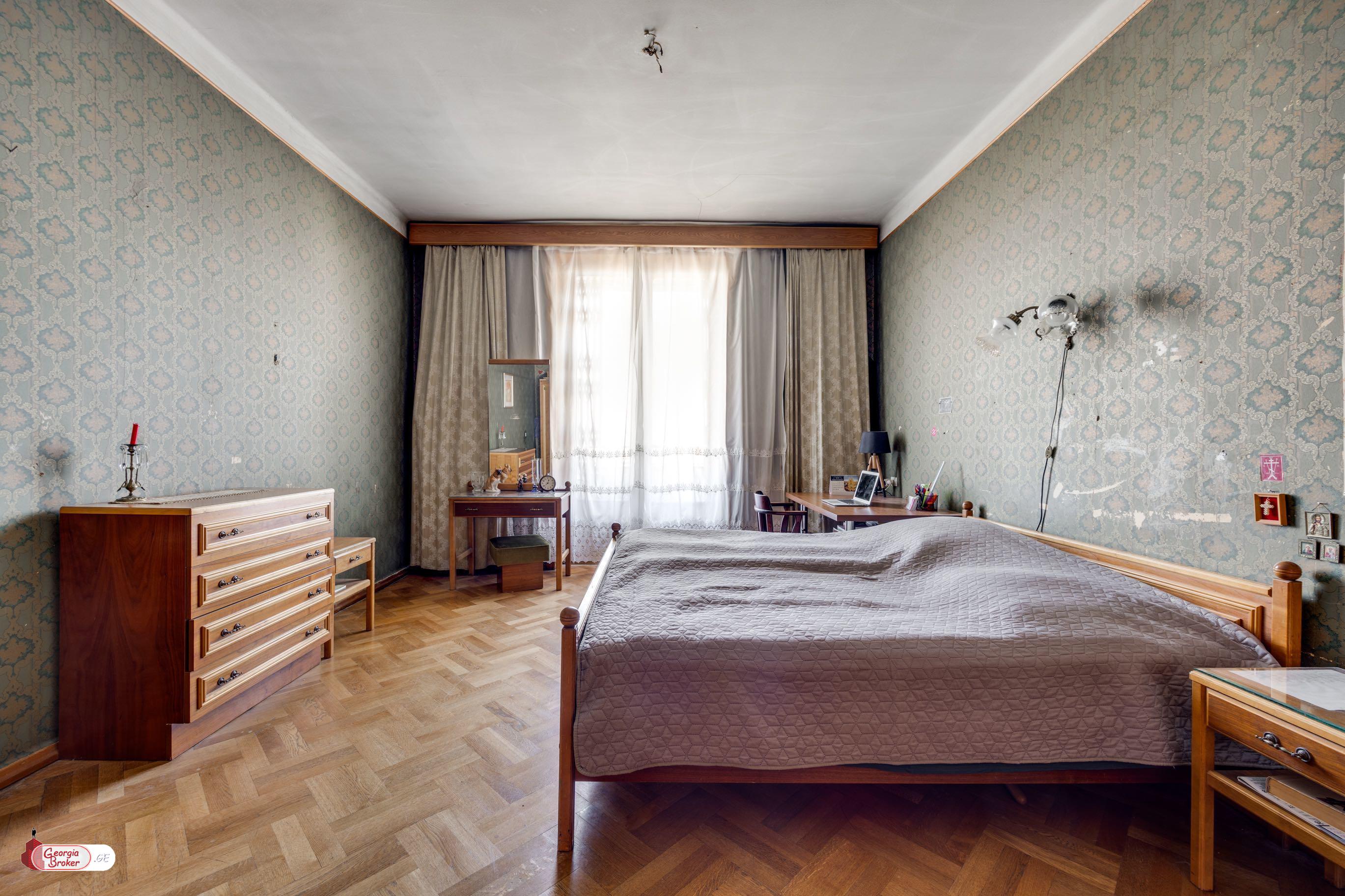 old repaired 5-room apartment for sale