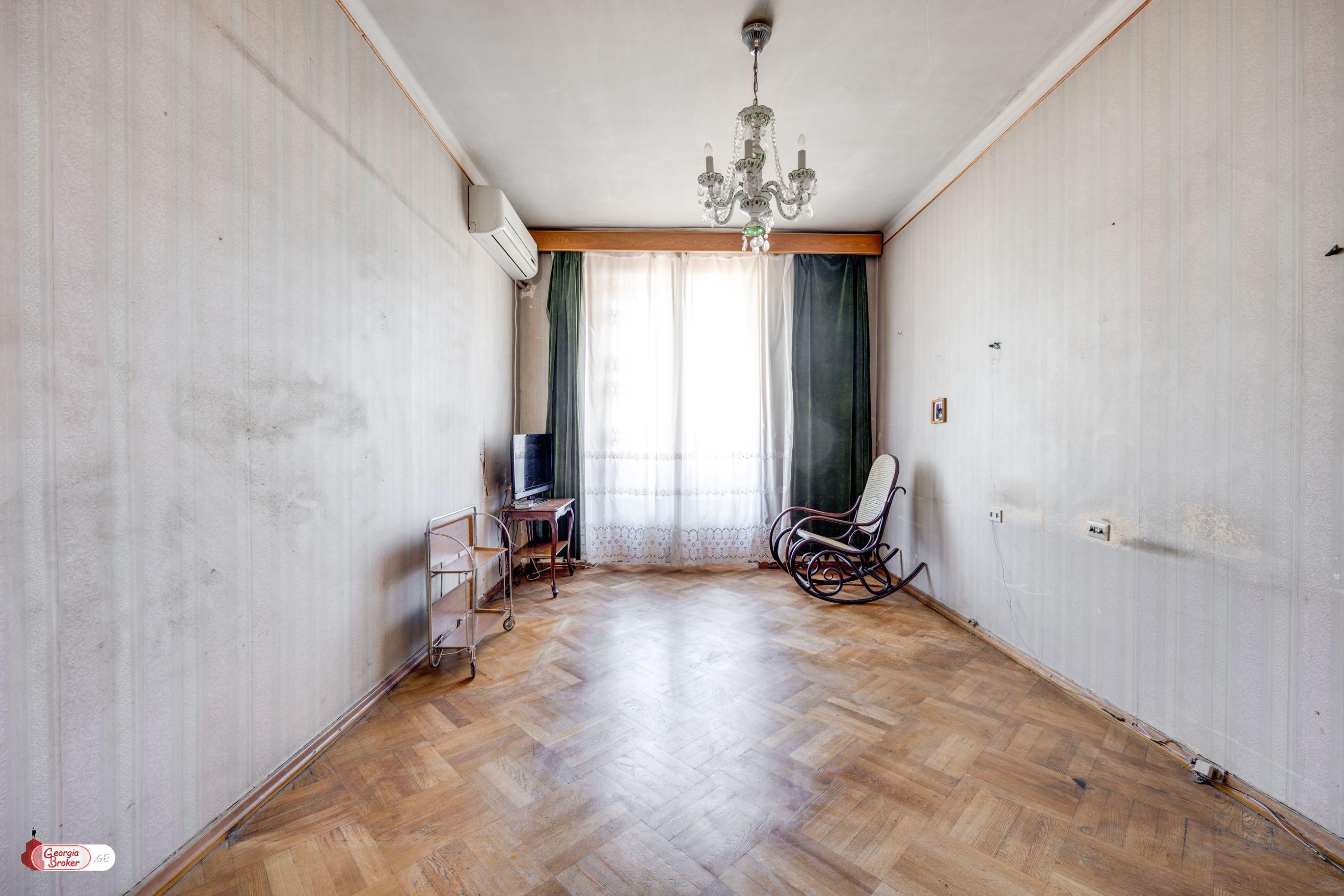 old repaired 5-room apartment for sale