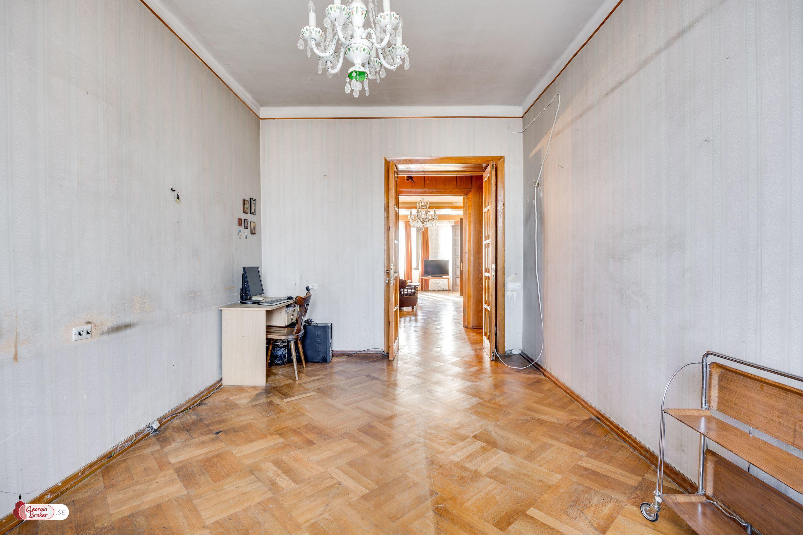 old repaired 5-room apartment for sale