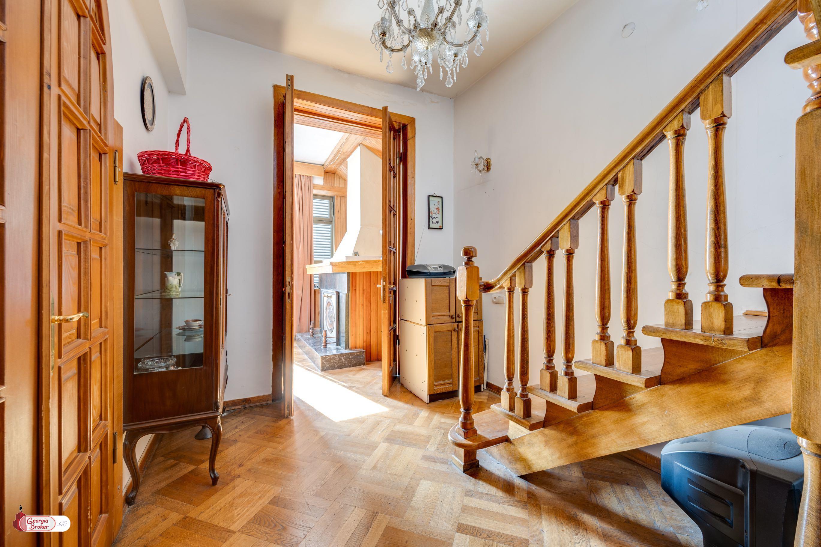 old repaired 5-room apartment for sale