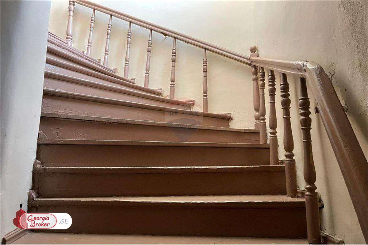 old repaired 5-room apartment for sale