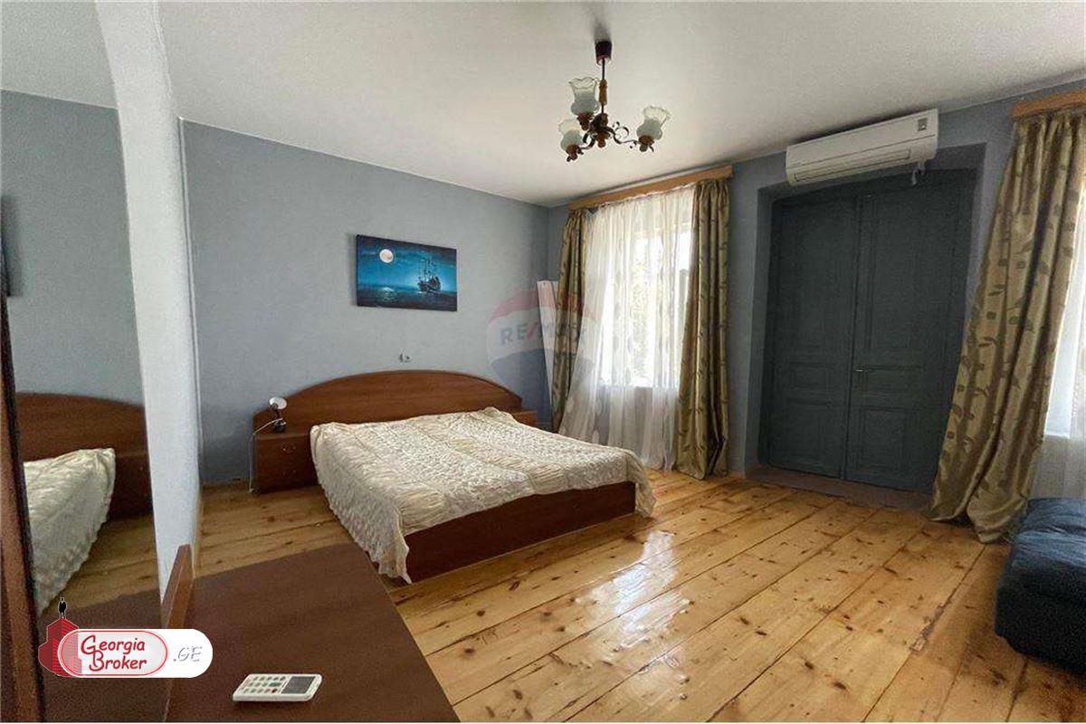 old repaired 5-room apartment for sale