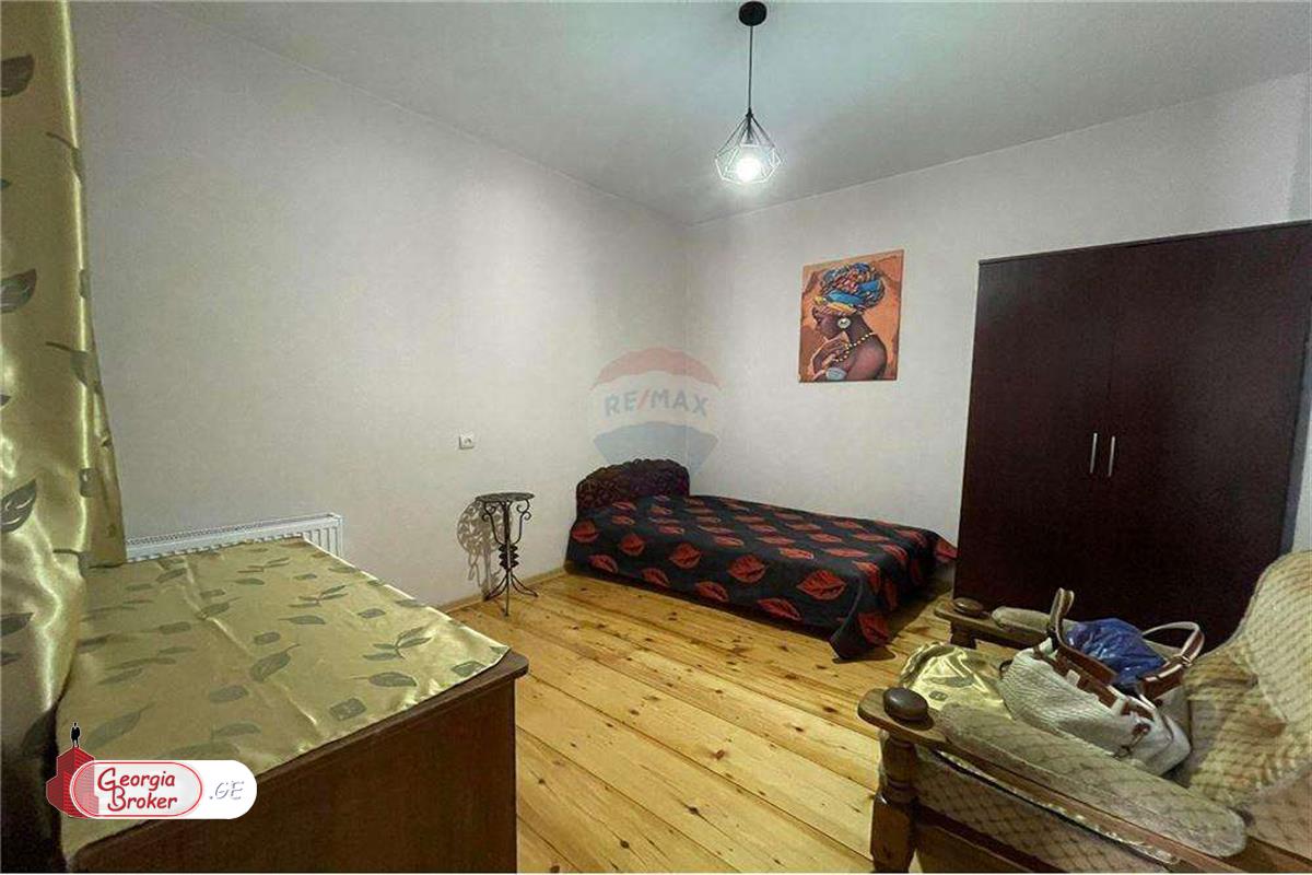 old repaired 5-room apartment for sale