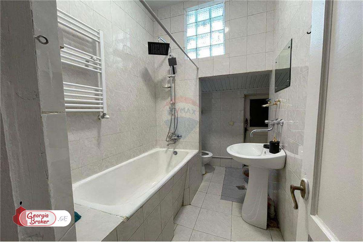 old repaired 5-room apartment for sale