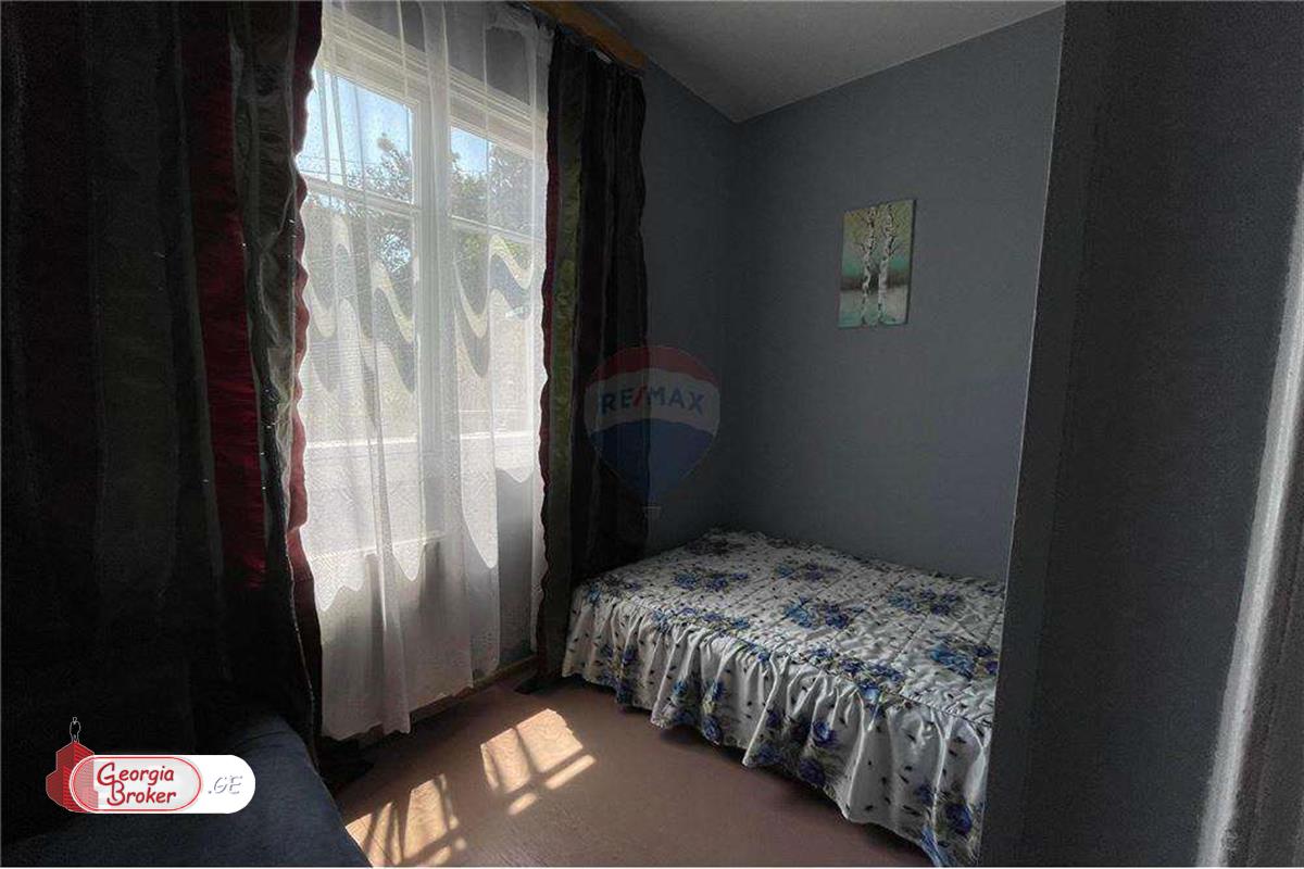 old repaired 5-room apartment for sale