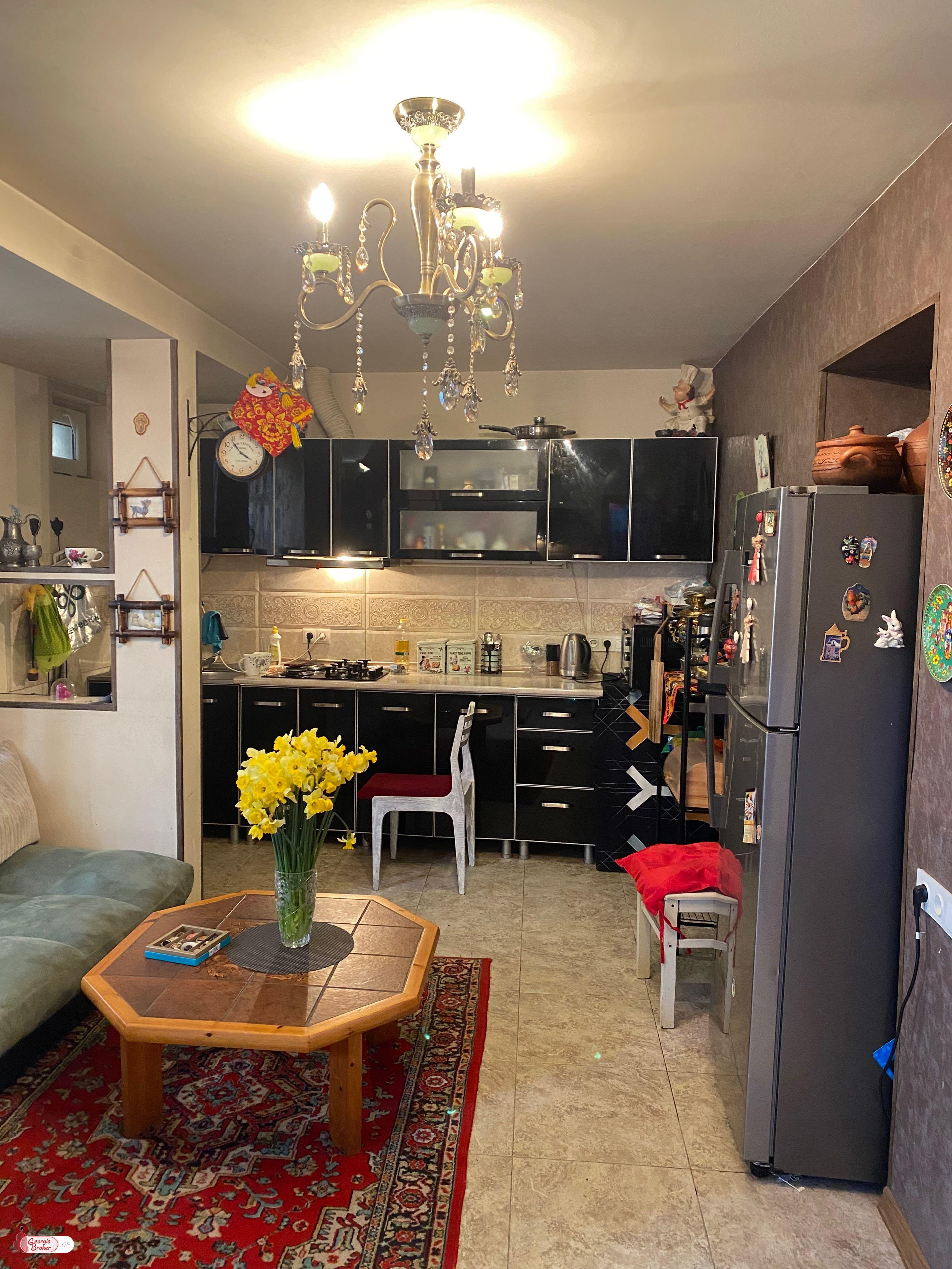 იყიდება ახალი გარემონტებული 4 ოთახიანი ბინა