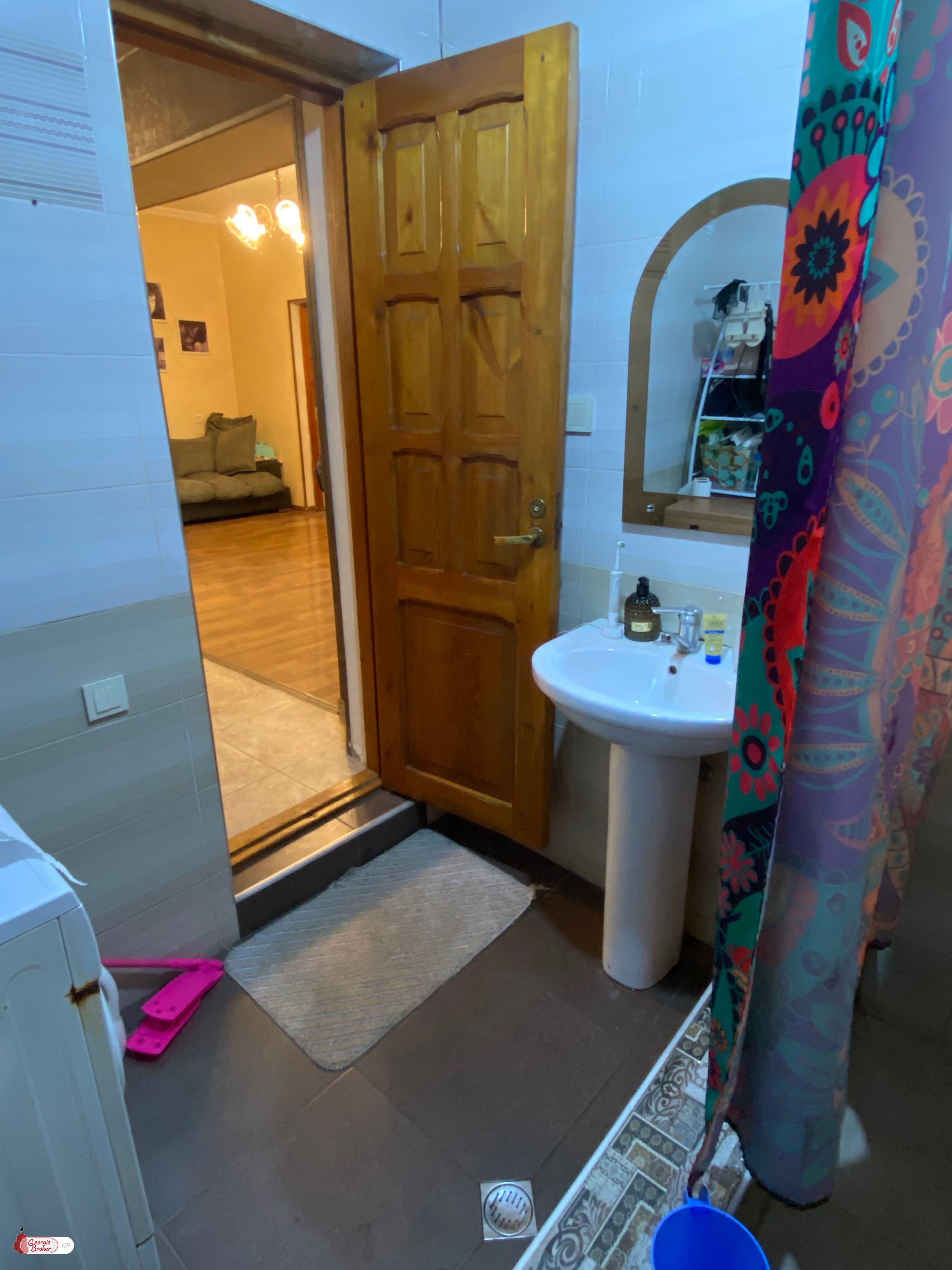 იყიდება ახალი გარემონტებული 4 ოთახიანი ბინა