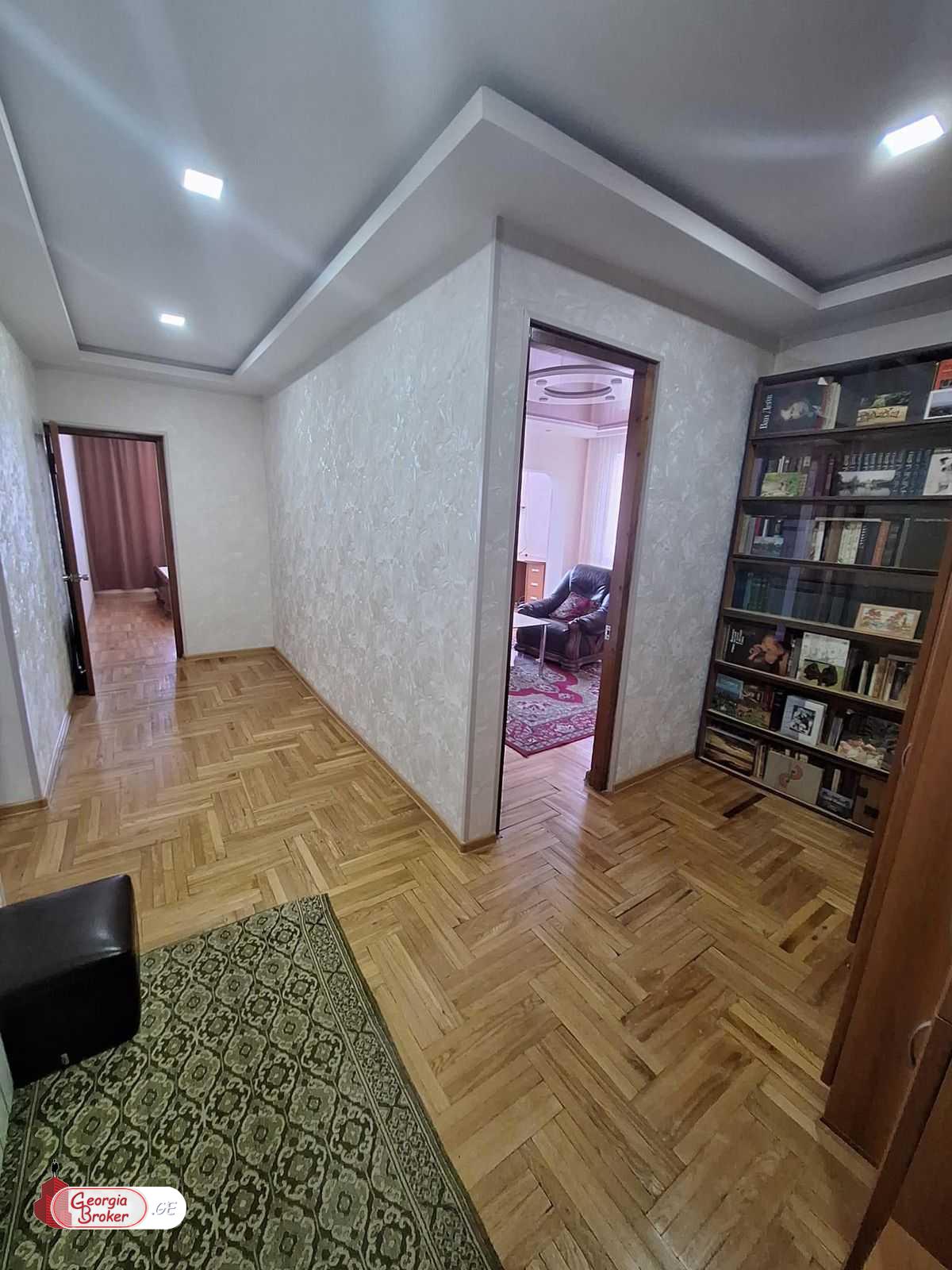 იყიდება ახალი გარემონტებული 3 ოთახიანი ბინა