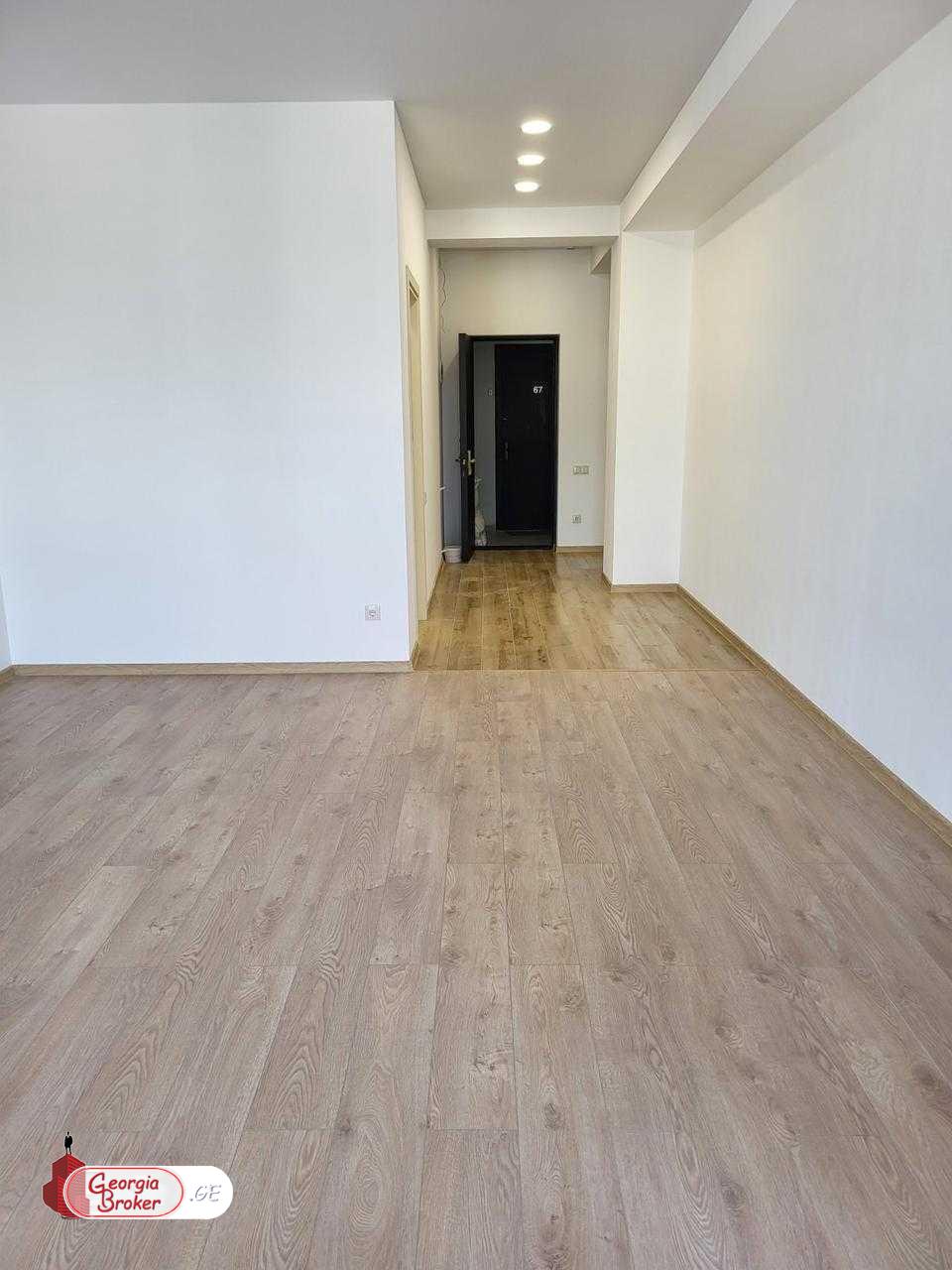 продается квартира с новым ремонтом 3-комнаты