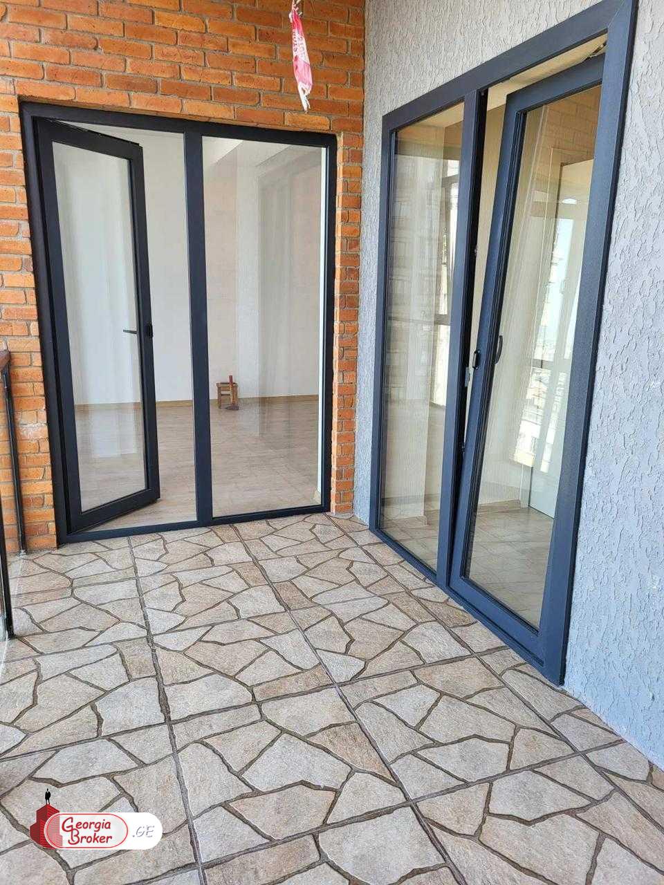 продается квартира с новым ремонтом 3-комнаты