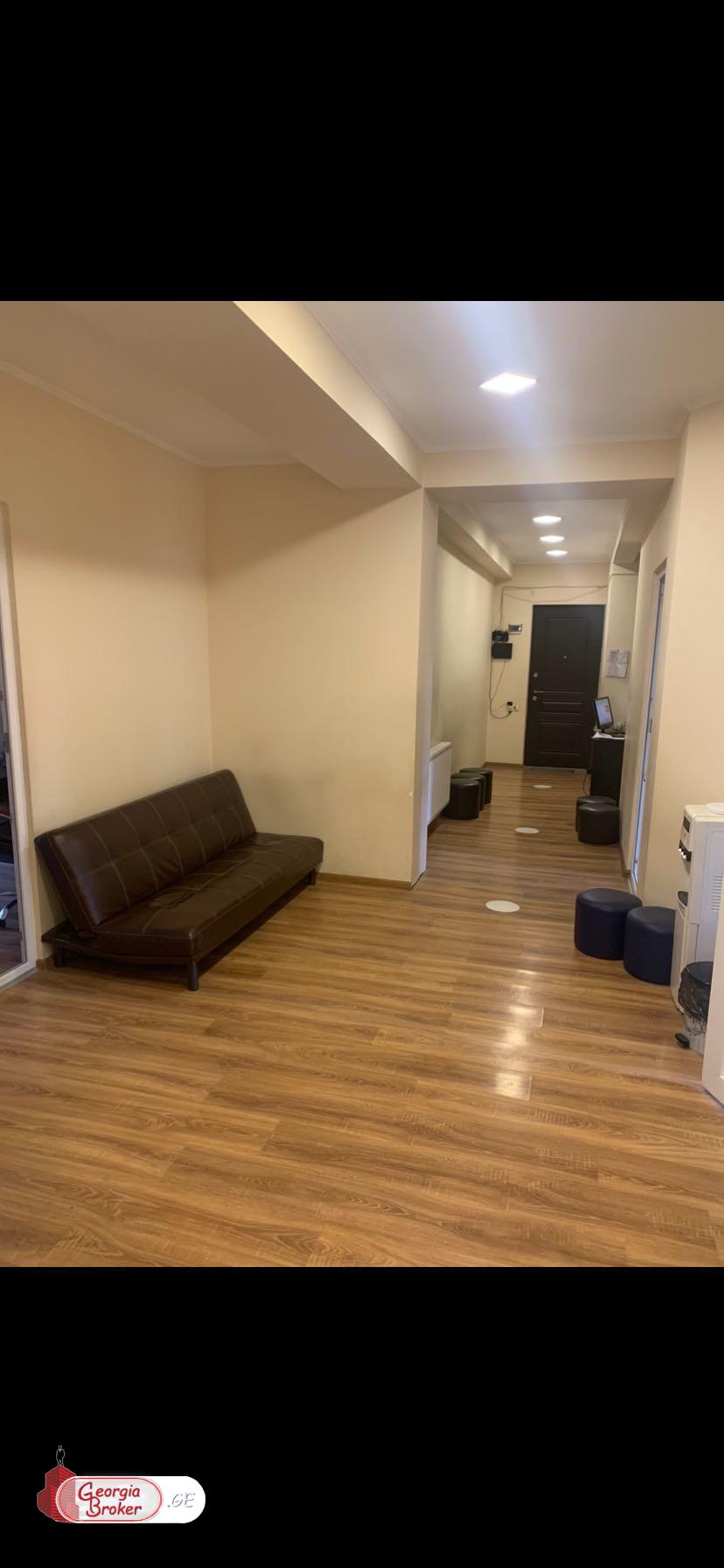 продается квартира с новым ремонтом 4-комнаты