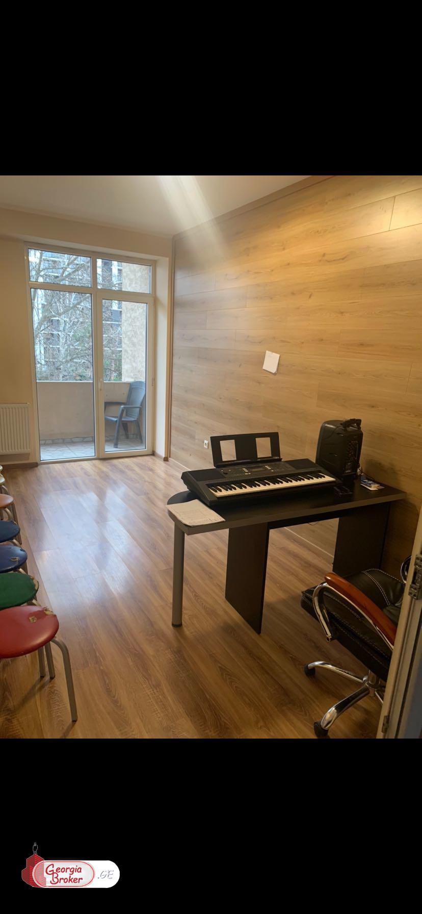 продается квартира с новым ремонтом 4-комнаты