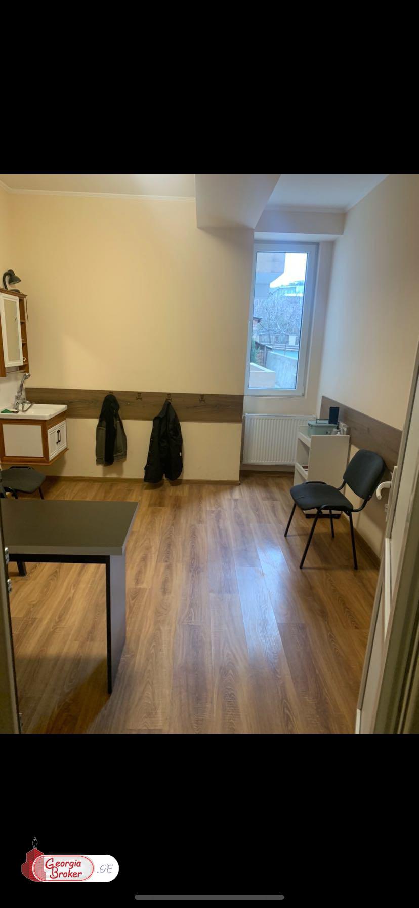 продается квартира с новым ремонтом 4-комнаты