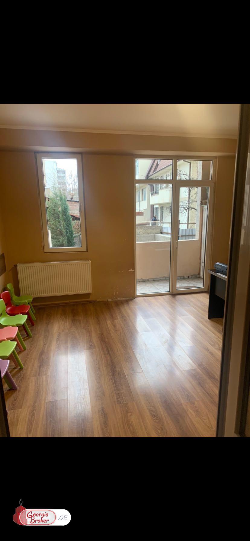 продается квартира с новым ремонтом 4-комнаты