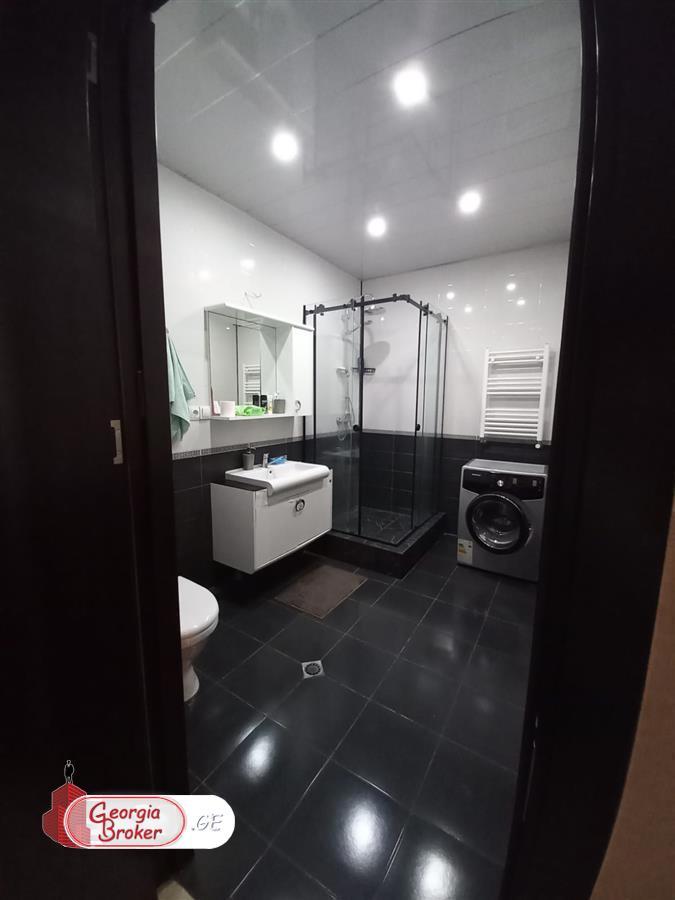 продается квартира с новым ремонтом 3-комнаты