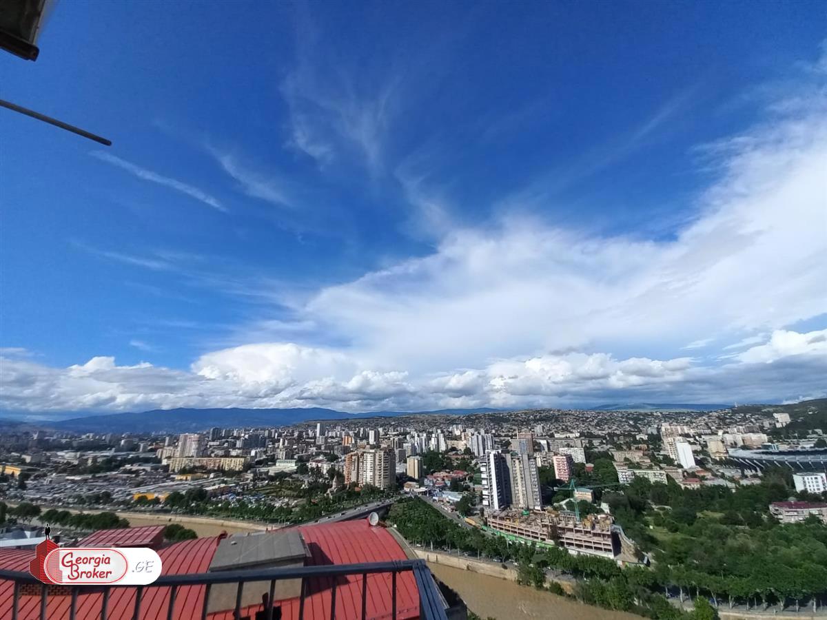 продается квартира с новым ремонтом 3-комнаты