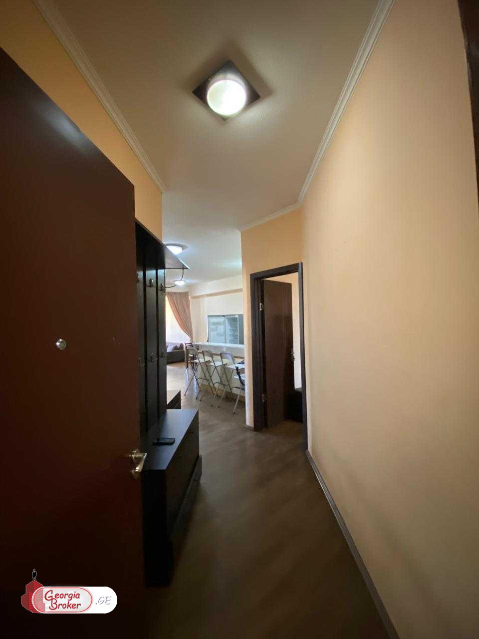 продается квартира с новым ремонтом 4-комнаты