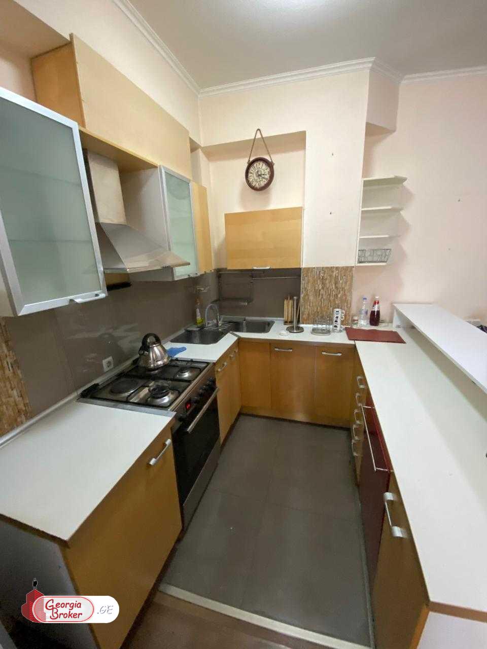 продается квартира с новым ремонтом 4-комнаты