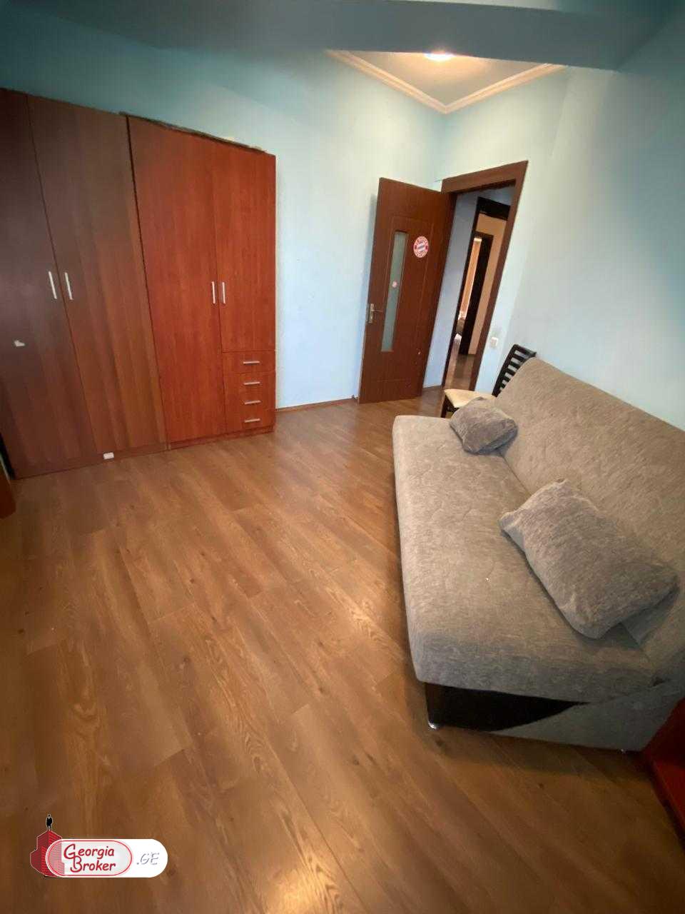 продается квартира с новым ремонтом 4-комнаты