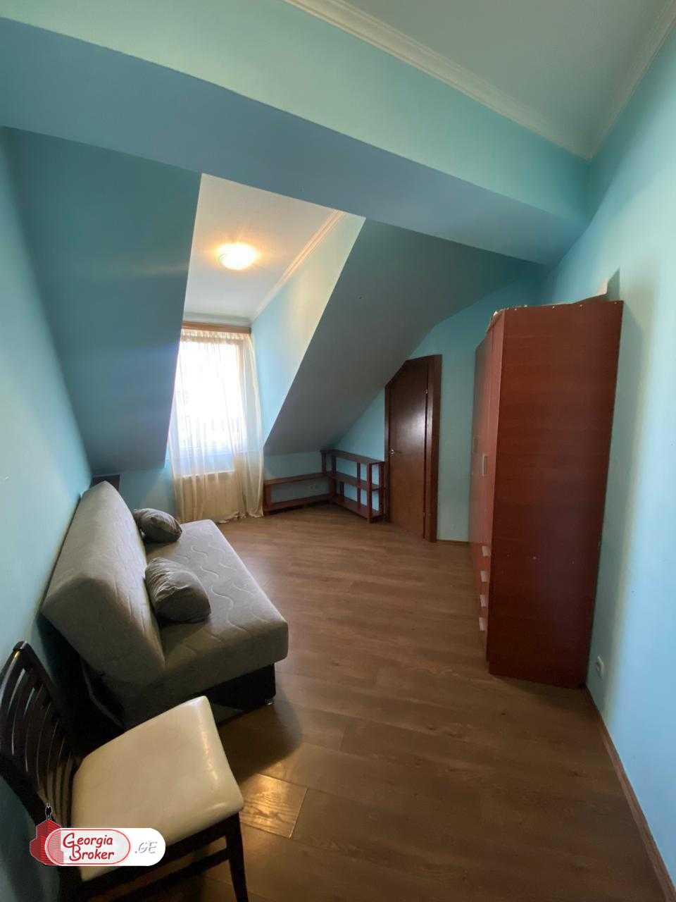 продается квартира с новым ремонтом 4-комнаты