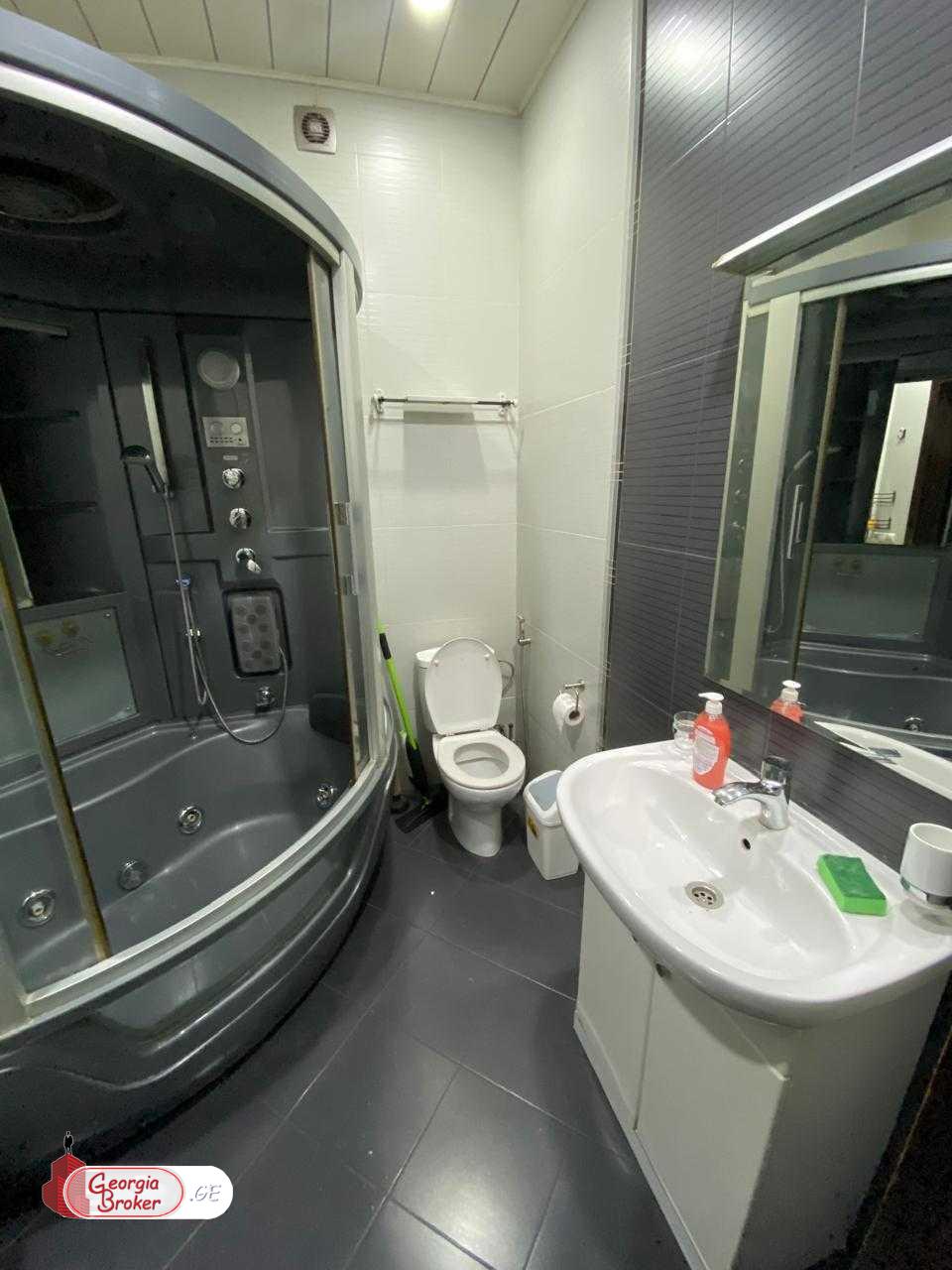 продается квартира с новым ремонтом 4-комнаты