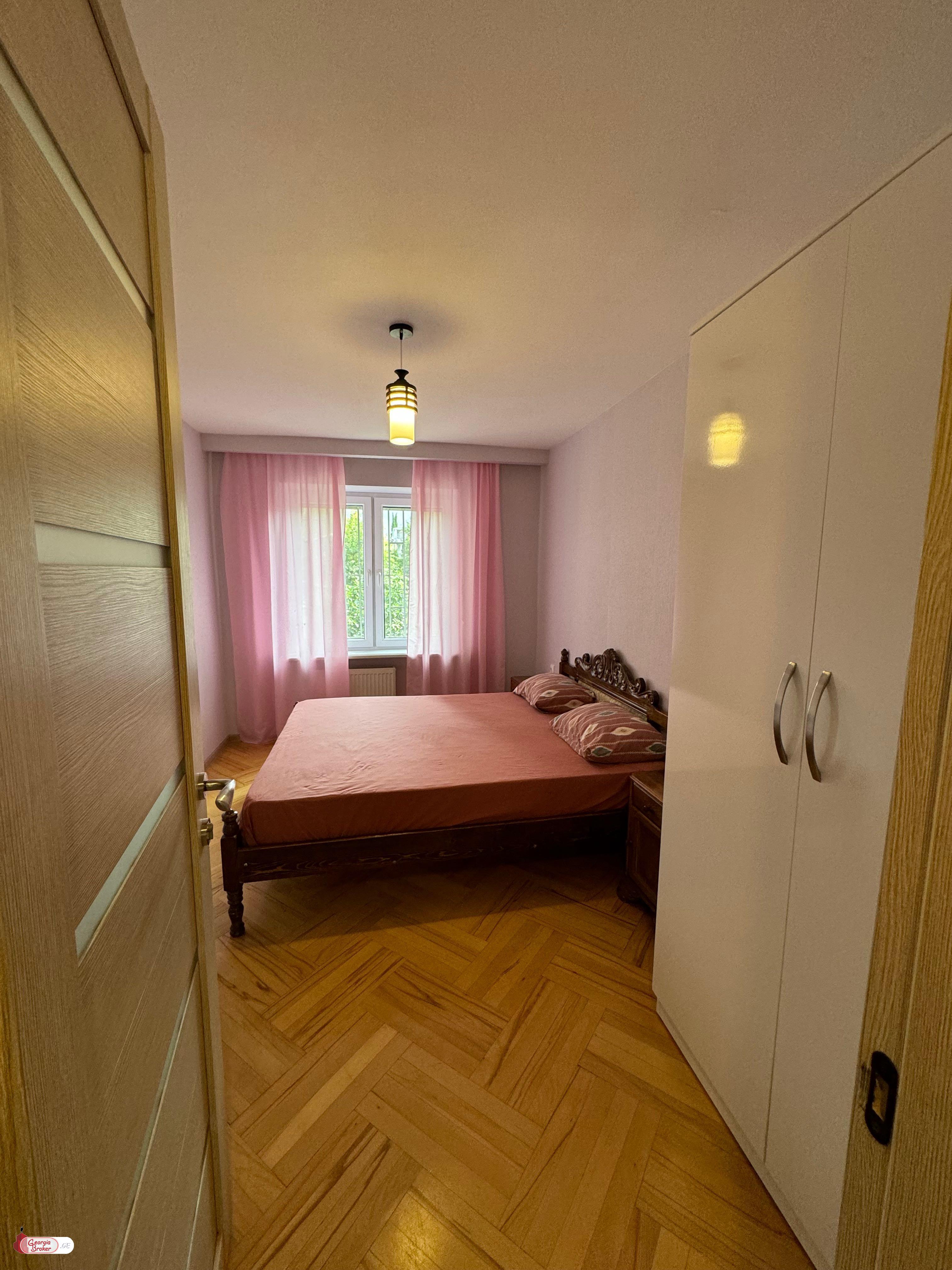 იყიდება ახალი გარემონტებული 3 ოთახიანი ბინა