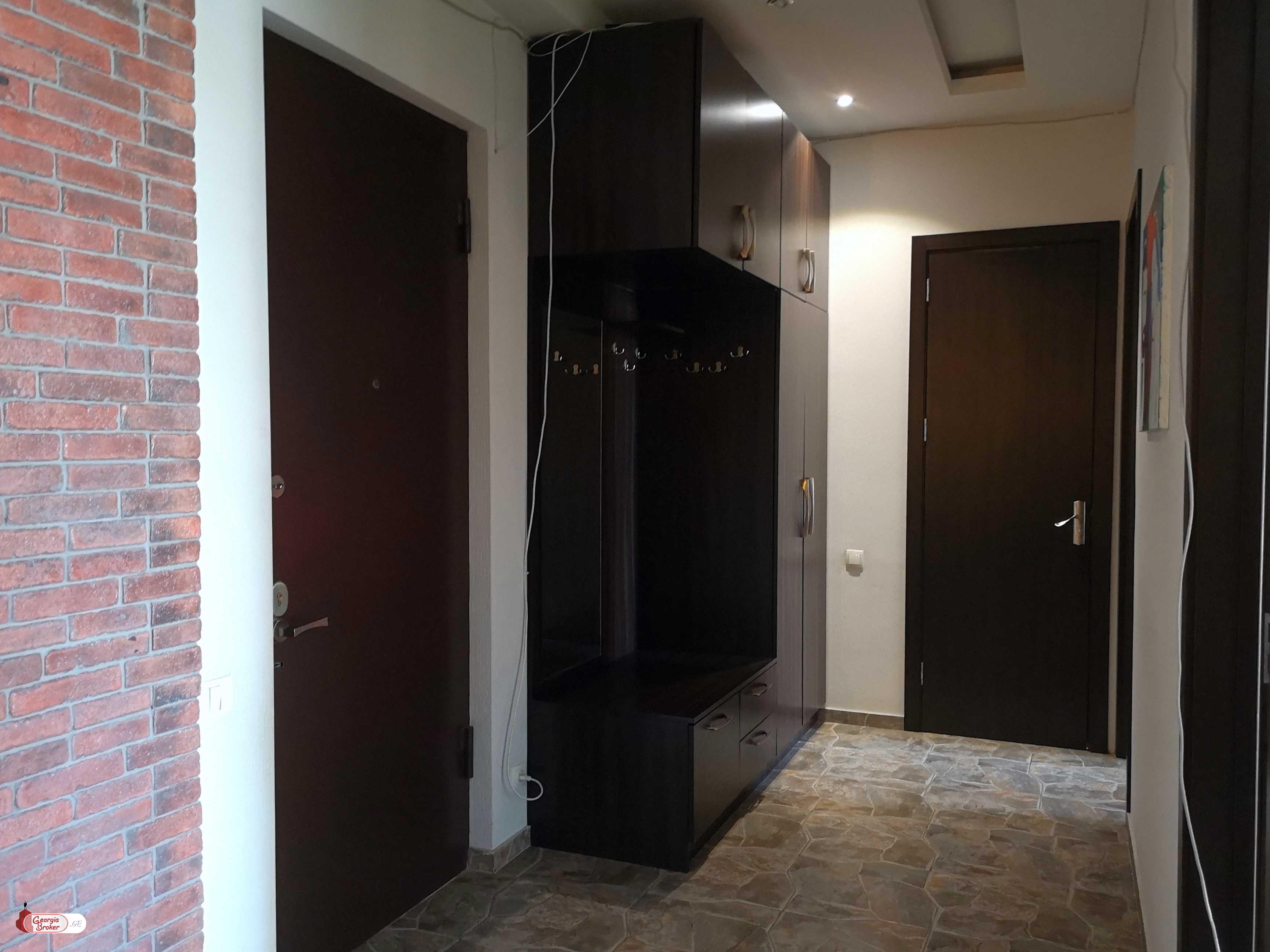 იყიდება ახალი გარემონტებული 4 ოთახიანი ბინა