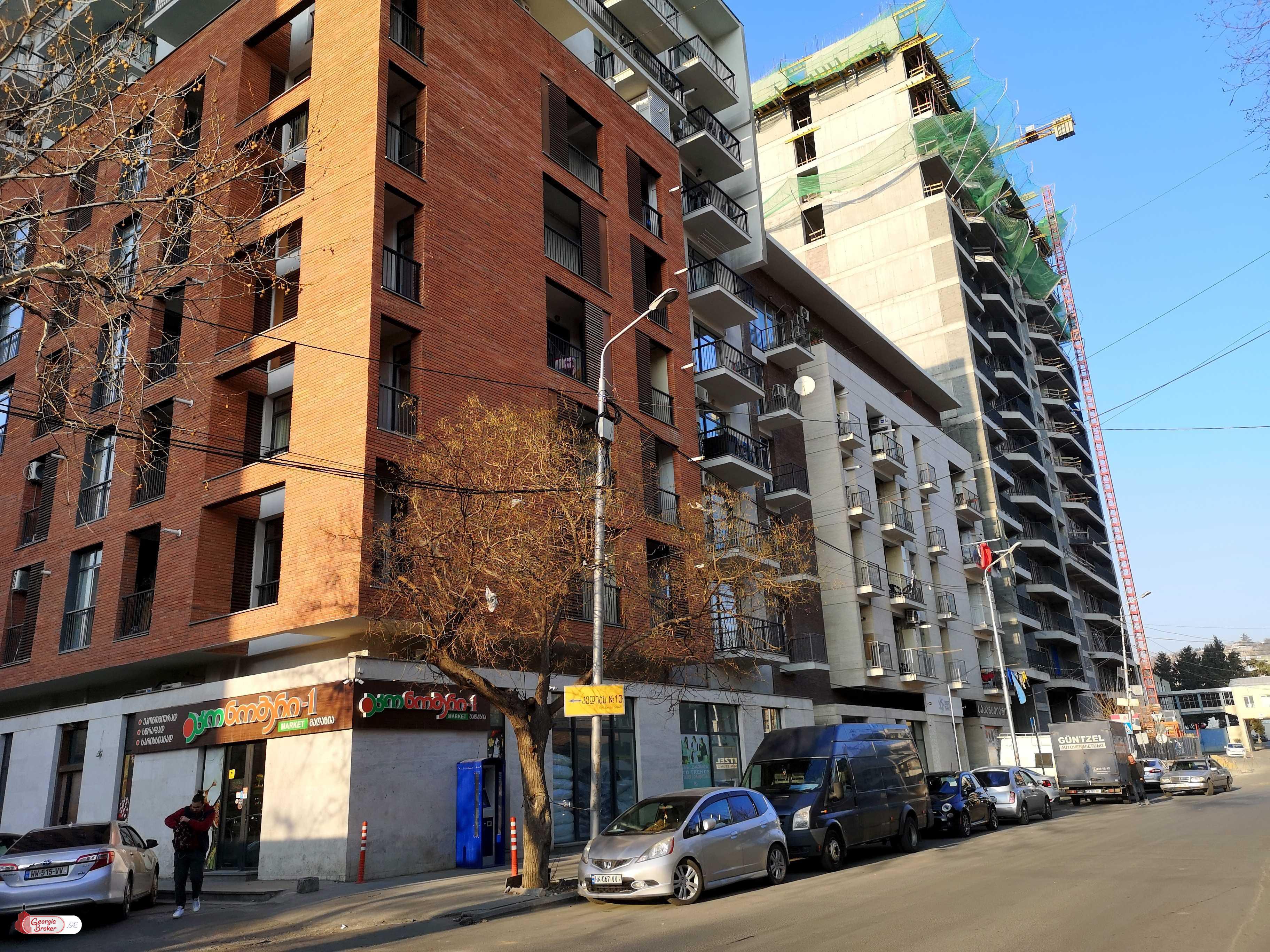 იყიდება ახალი გარემონტებული 4 ოთახიანი ბინა