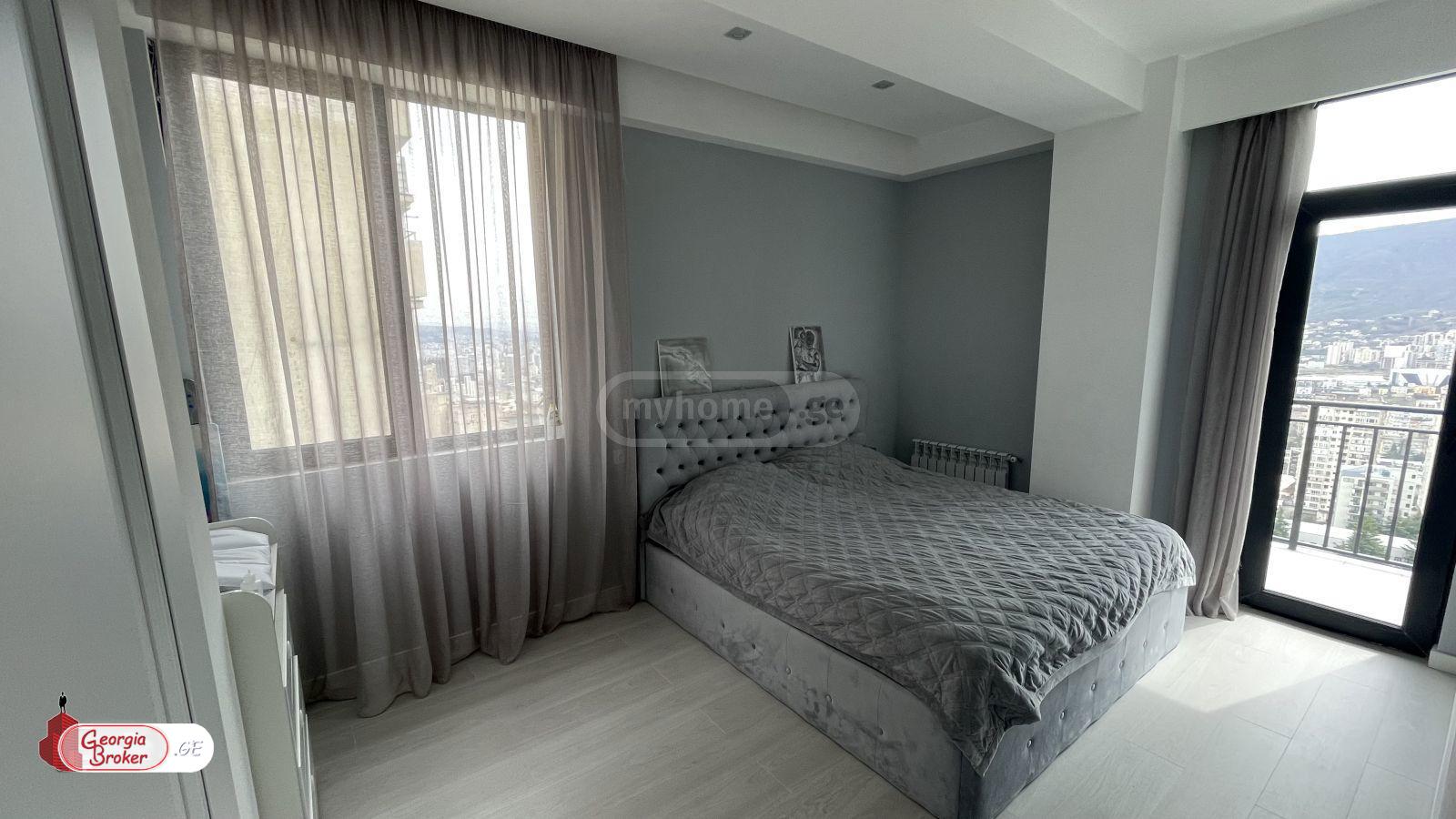 продается квартира с новым ремонтом 3-комнаты