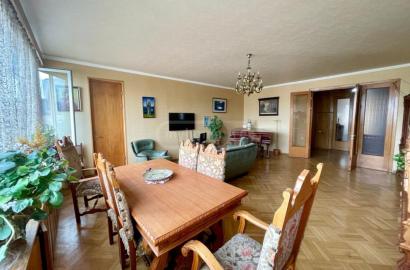 იყიდება ძველი გარემონტებული 4 ოთახიანი ბინა