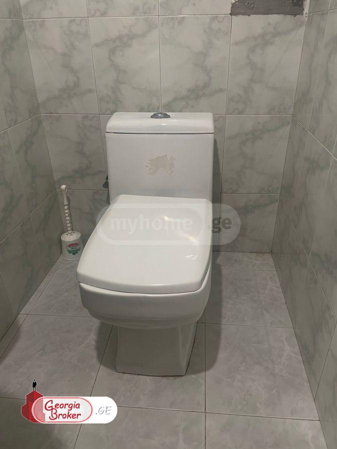 იყიდება ძველი გარემონტებული 4 ოთახიანი ბინა